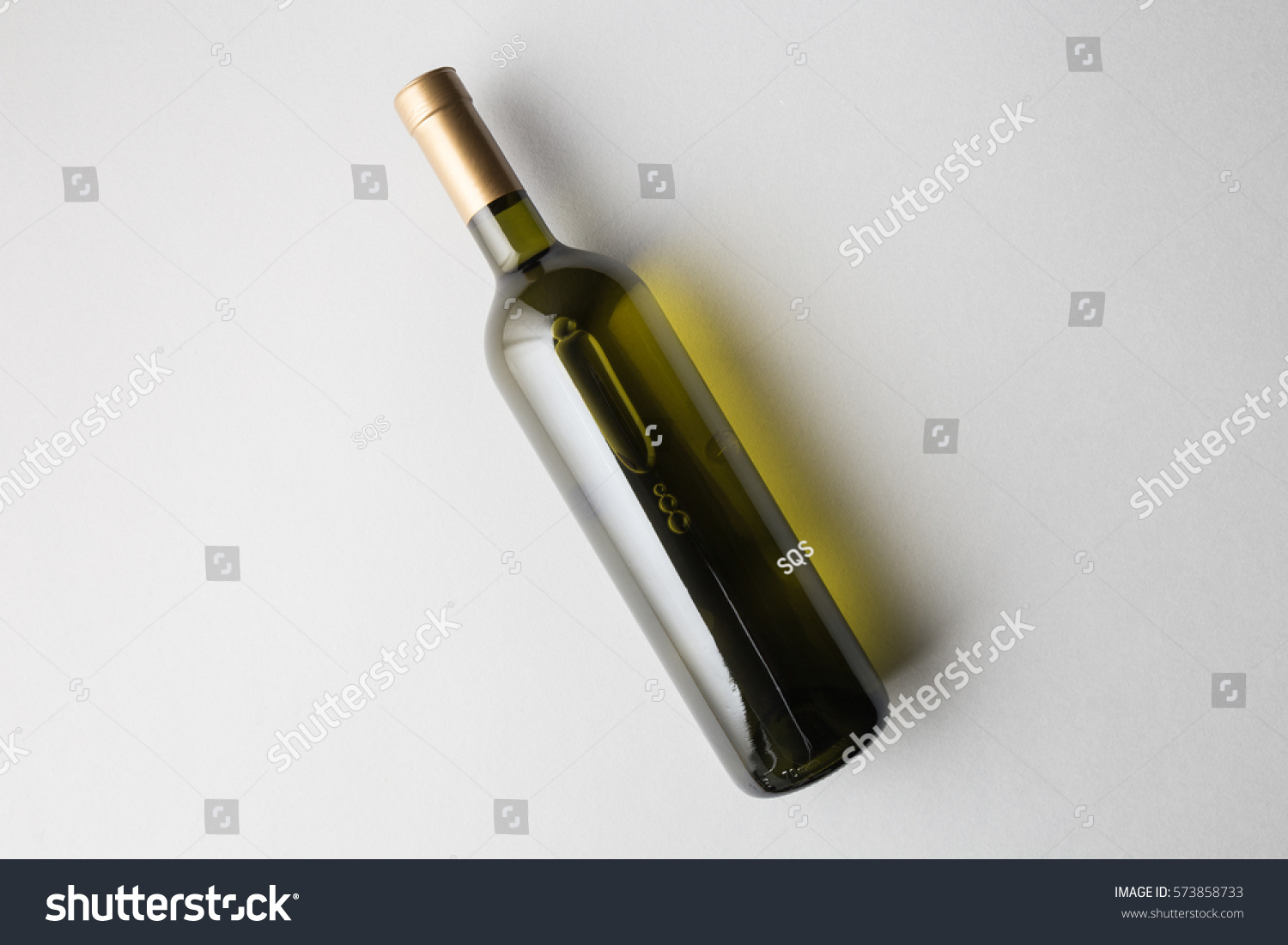 884 Bottle champagne wrapped Images, Stock Photos & Vectors | Shutterstock