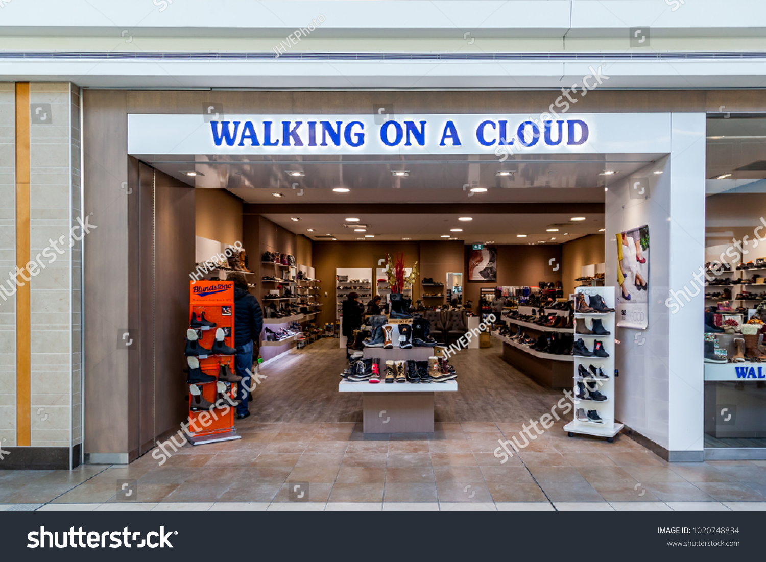 blundstone walking on a cloud