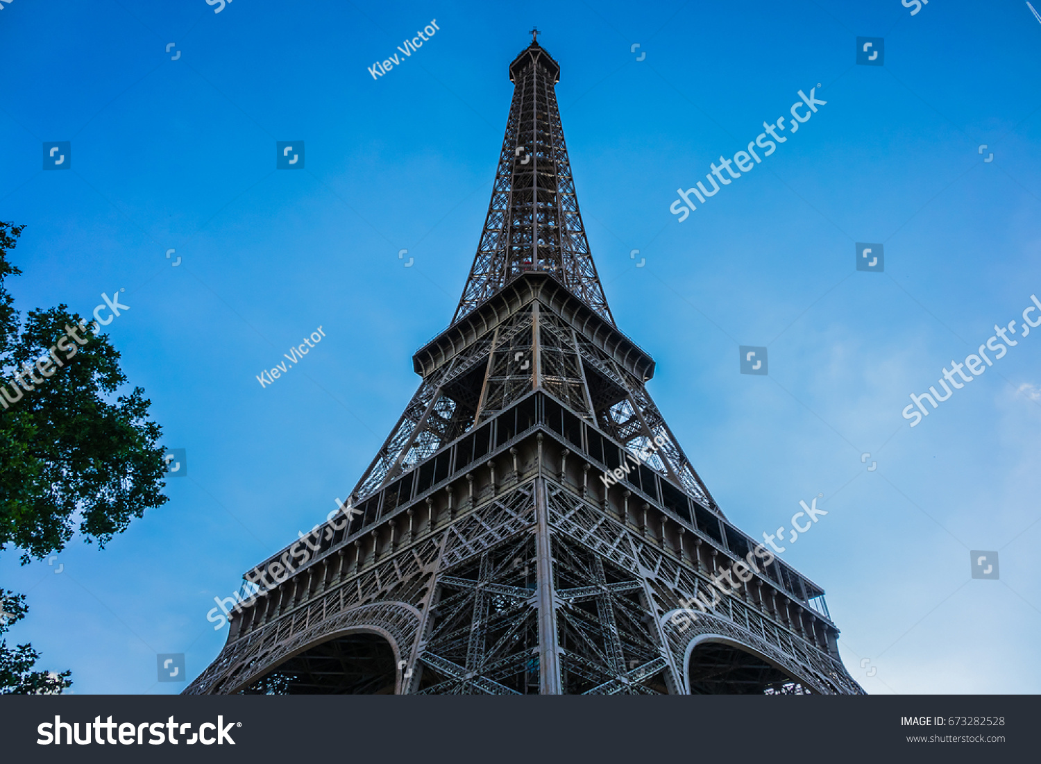 Tour Eiffel Eiffel Tower Located On Stock Photo (Edit Now) 673282528