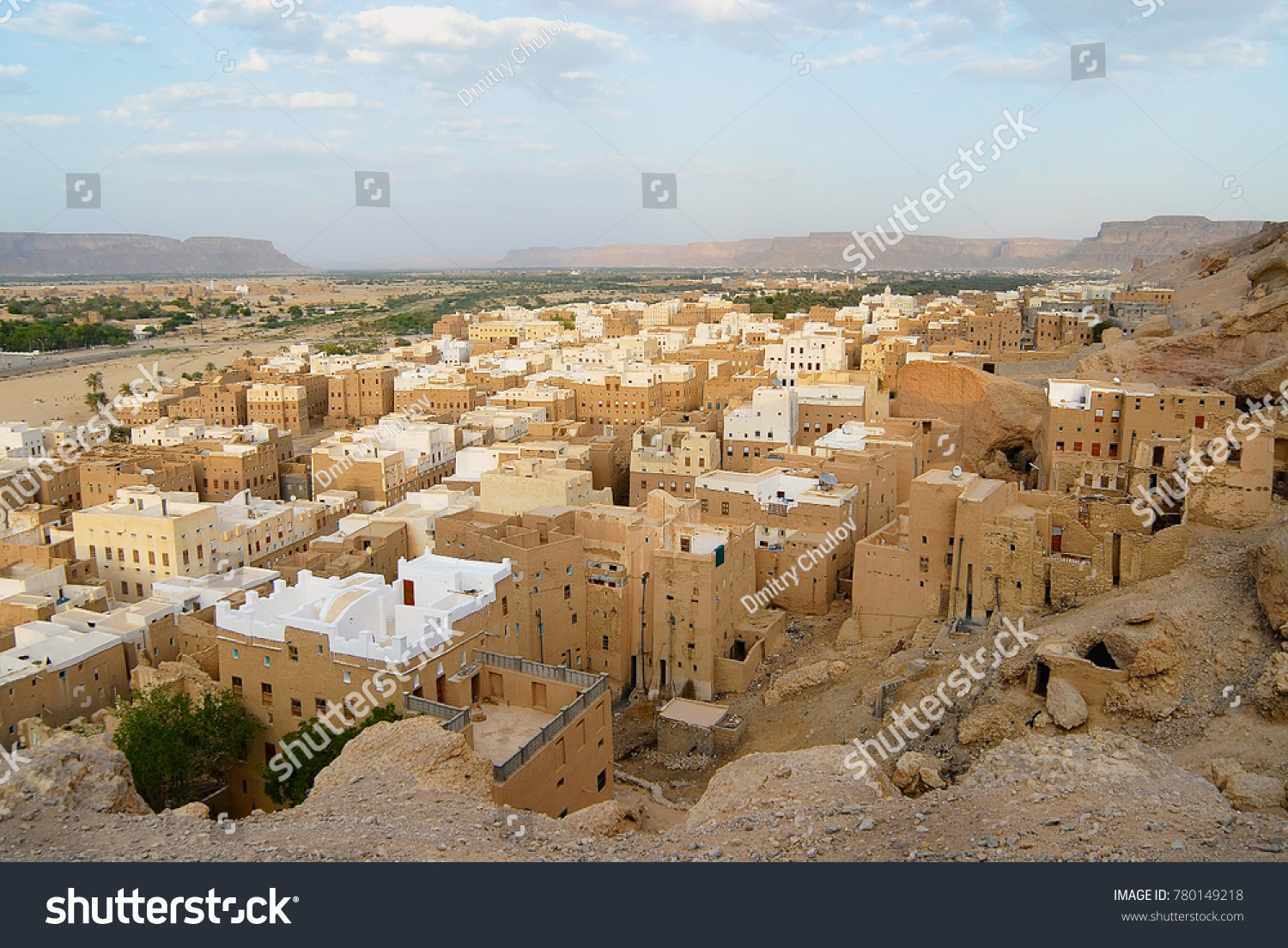イエメンのハドラマウト渓谷にあるシバム町のタワーハウス ユネスコの世界遺産で 世界最古の高層ビル都市 砂漠のマンハッタン と呼ばれる場所が多い の写真素材 今すぐ編集