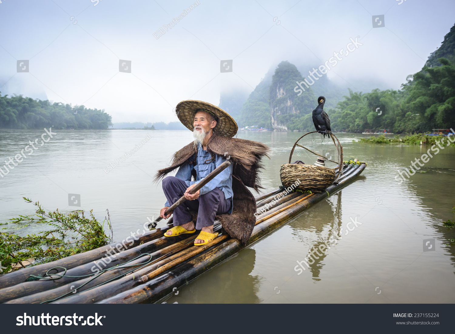 Traditional Chinese Cormorant Fisherman On The Li River In Yangshuo ...