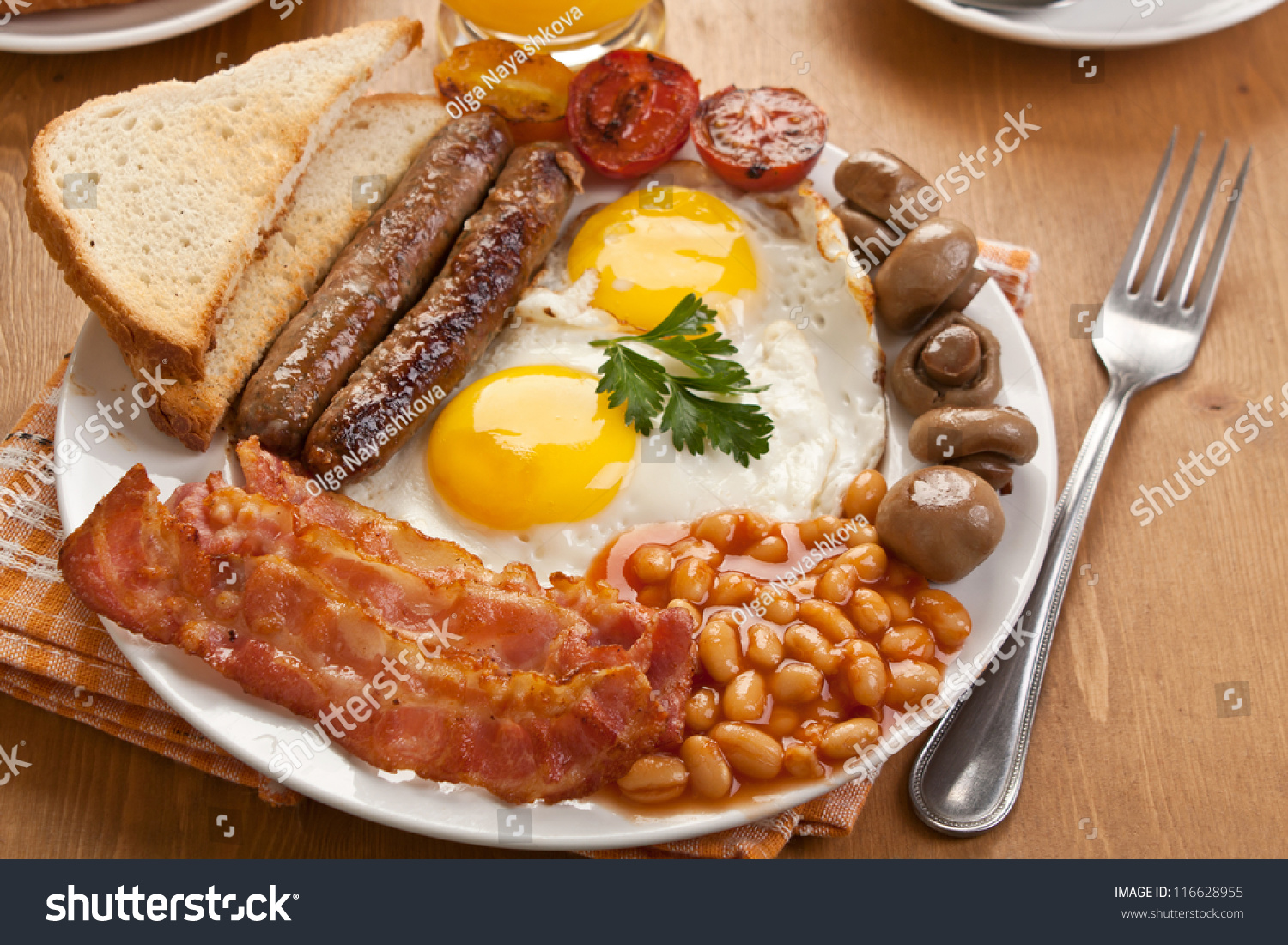 image.shutterstock.com/z/stock-photo-traditional-english-breakfast-egg-sausages-beans-and-bacon-116628955.jpg