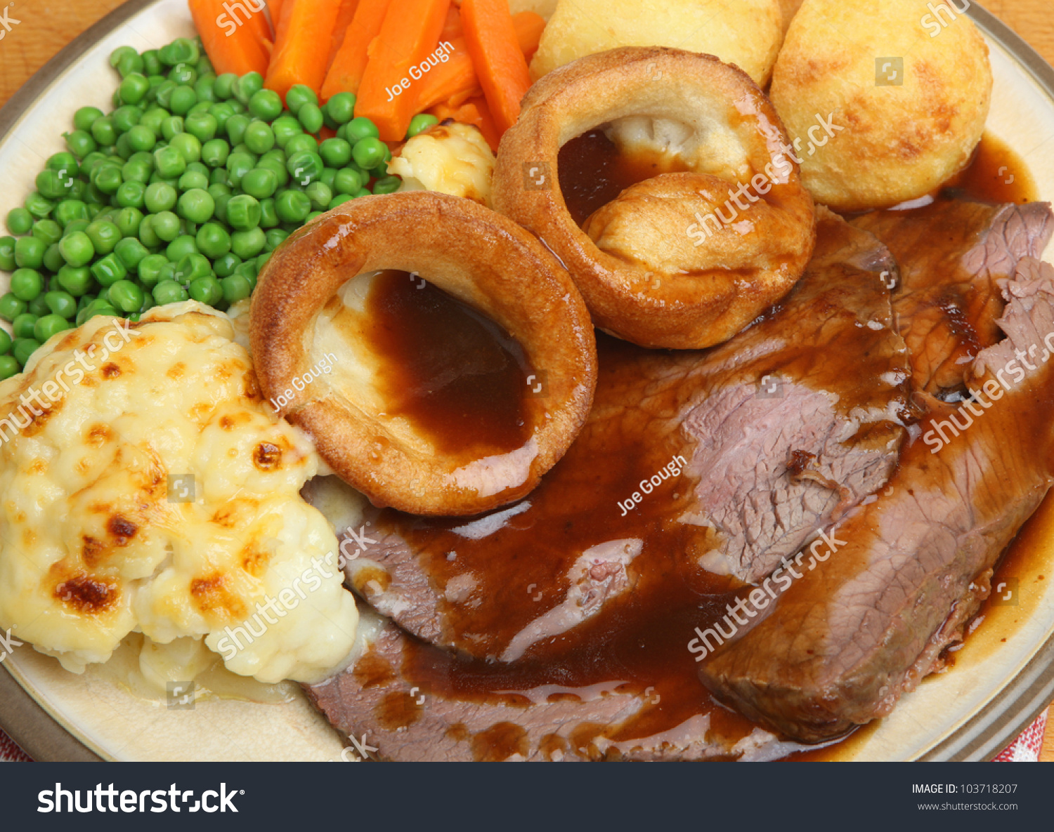 Traditional Roast Beef Dinner Yorkshire Pudding Stock Photo 103718207 ...