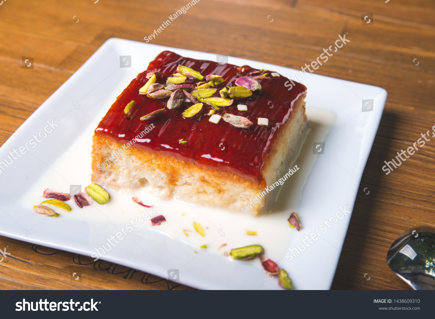 Traditional Turkish Dessert Tirilice Cake Photo De Stock Modifiable