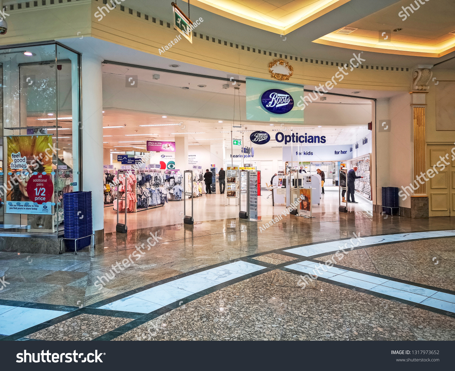 trafford centre luggage shops