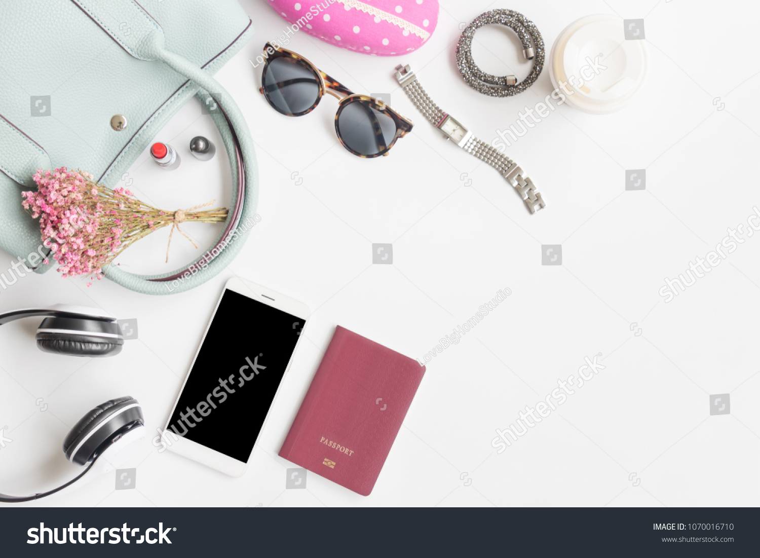 travel items for women