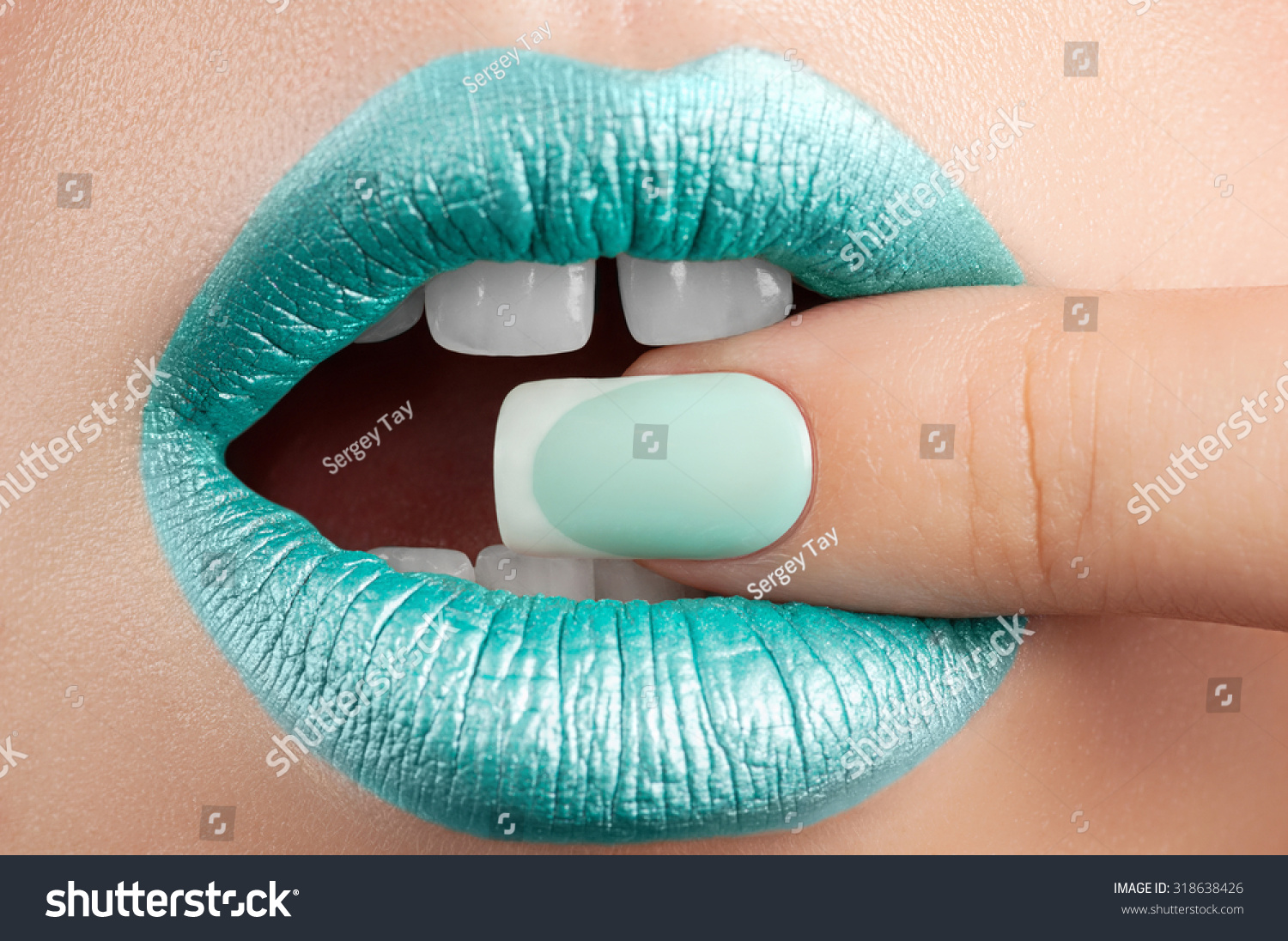 4,145 imágenes de Turquoise lipstick - Imágenes, fotos y vectores de