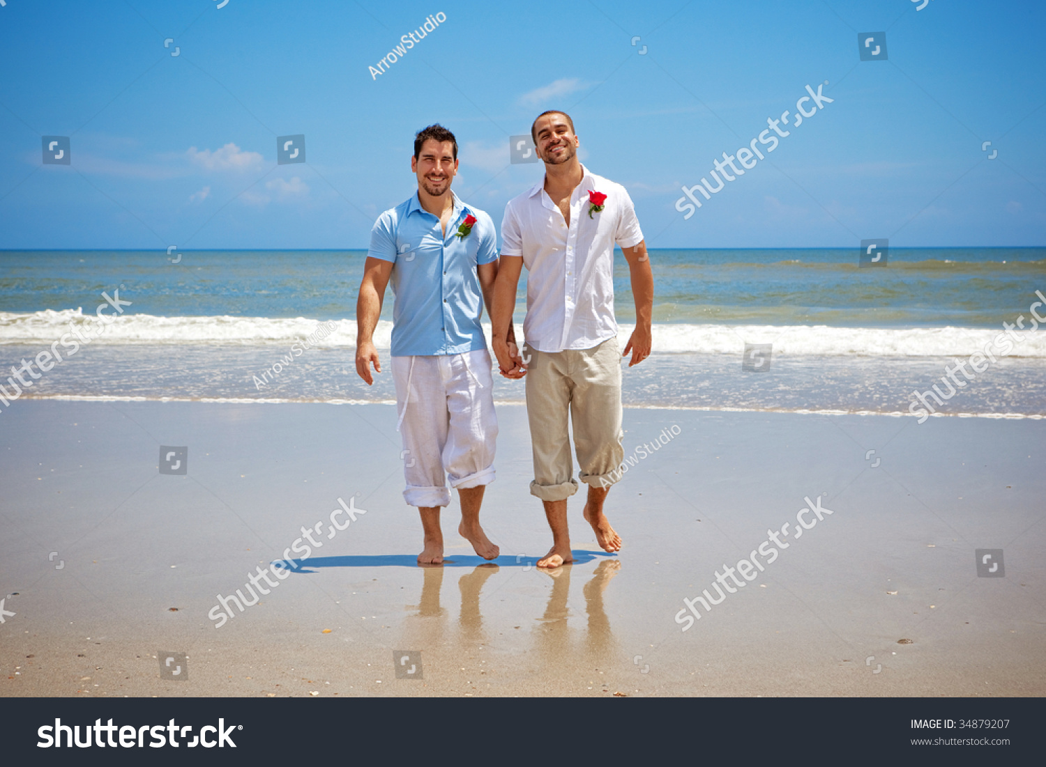 Two Gay Men Walking On Beach Stockfoto Jetzt Bearbeiten 34879207