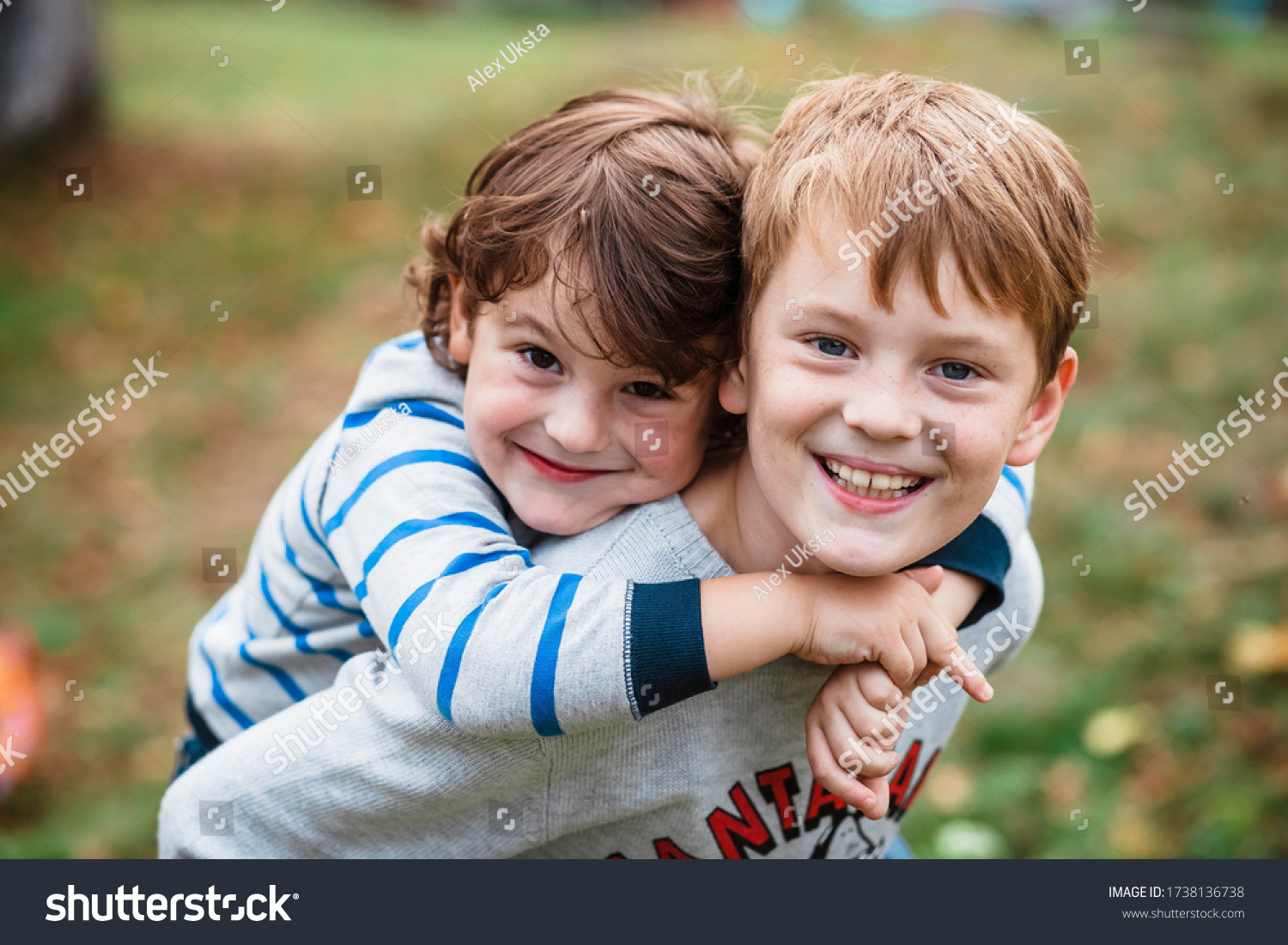 Hermanos Im genes Fotos De Stock Y Vectores Shutterstock hermanos-im-genes-fotos-de-stock-y-vectores-shutterstock