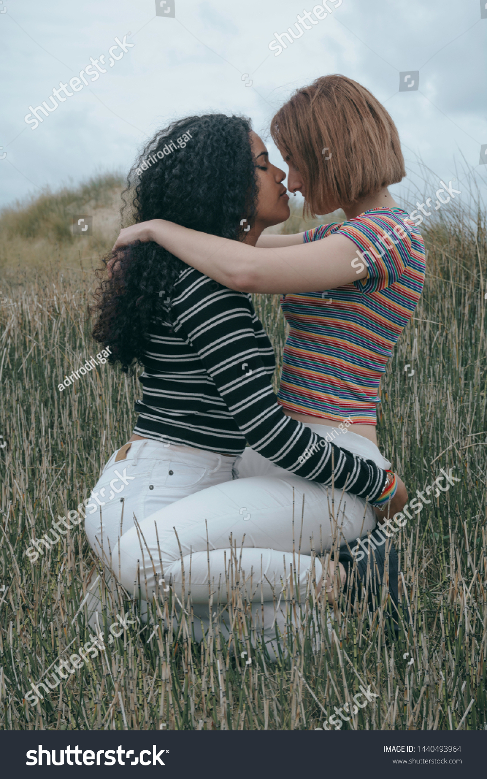 lesbians kissing each other hd photo