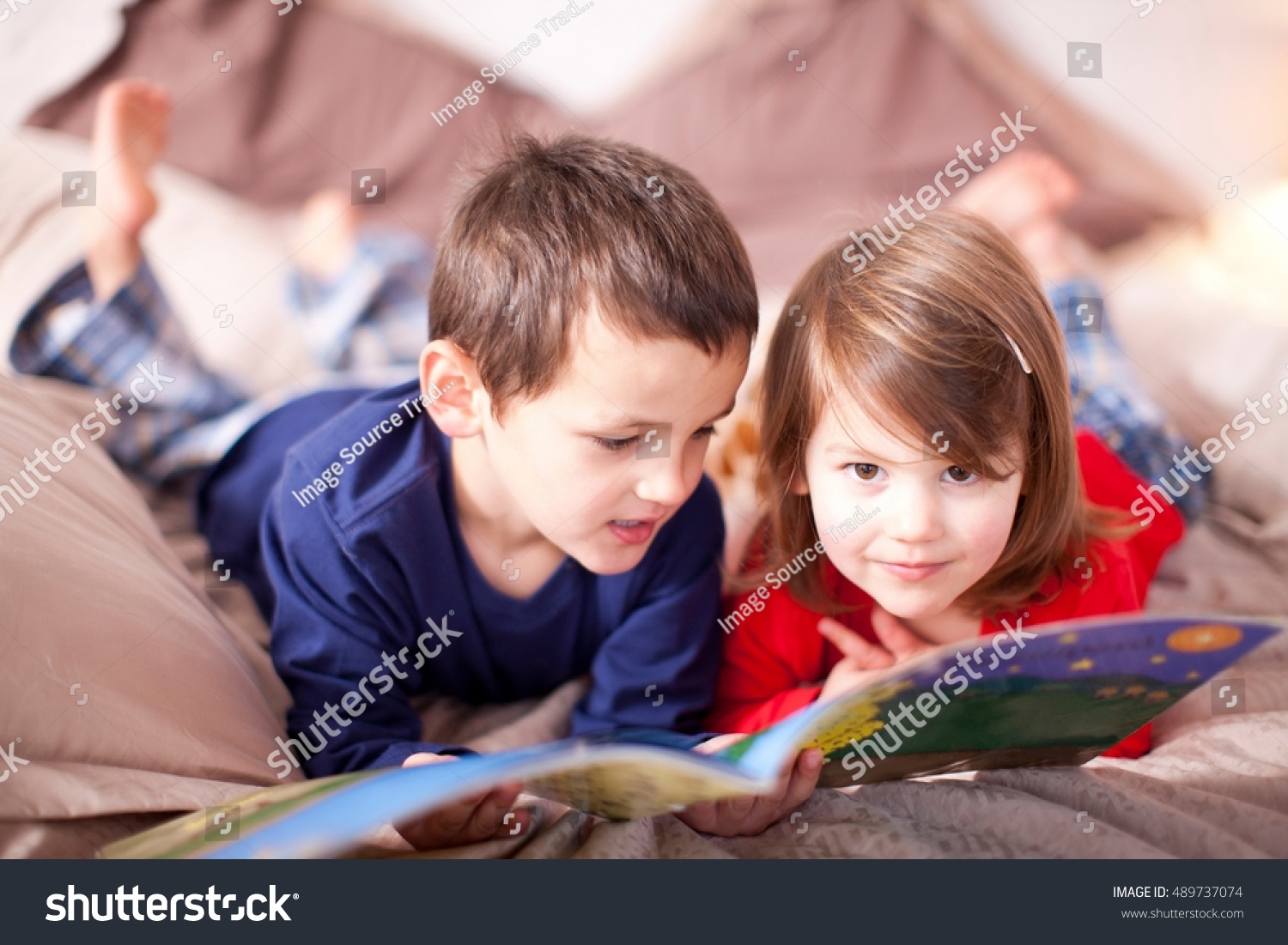 Two Young Children Lying On Bed Stock Photo 489737074 | Shutterstock