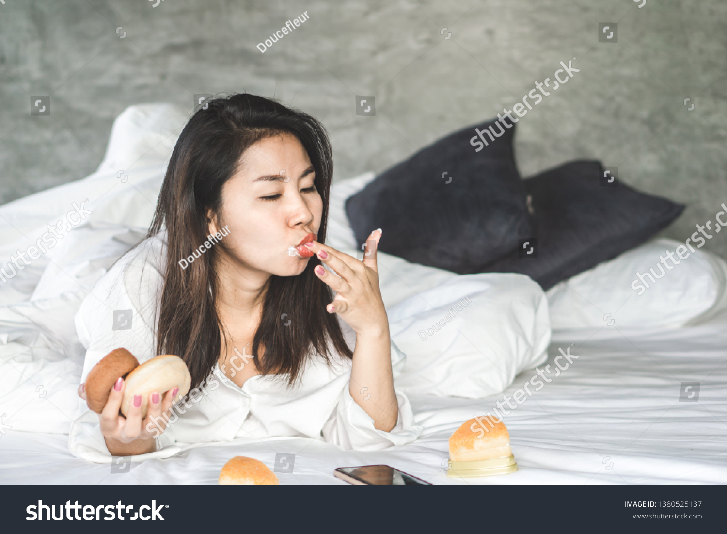 Unhealthy Asian Woman Lying Down On库存照片1380525137 Shutterstock