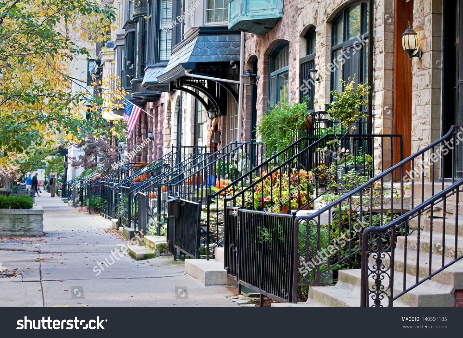 Urban Autumn Autumn On A Residential Street In The City Of Chicago ...