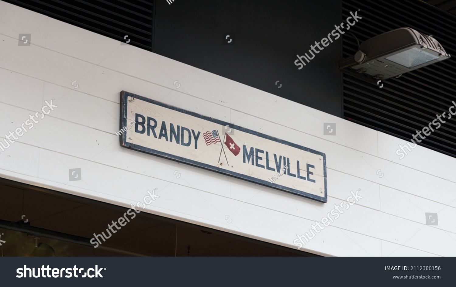 brandy melville passy Eating place