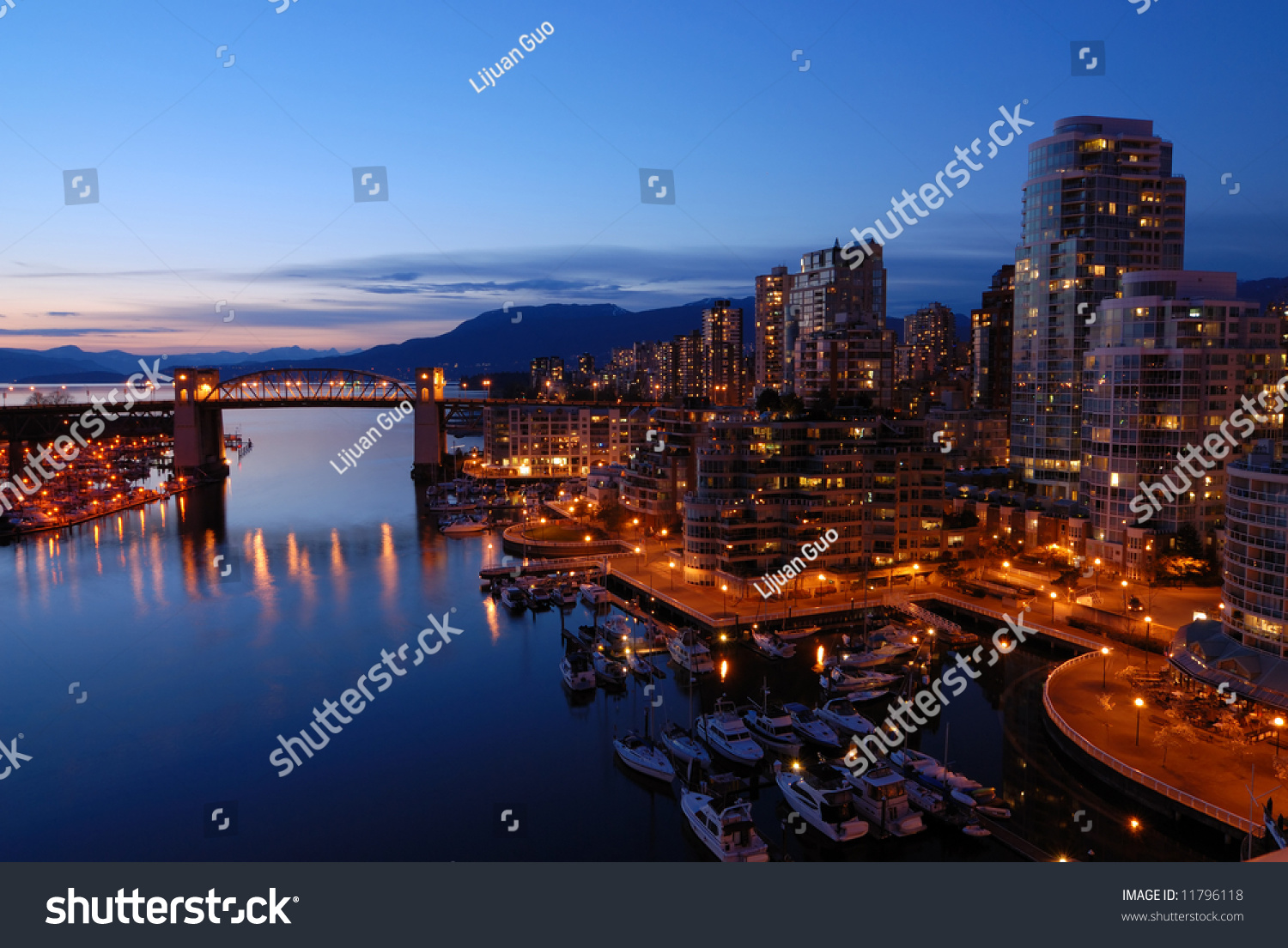 Vancouver'S Historic Burrard Bridge At Night Stock Photo 11796118 ...