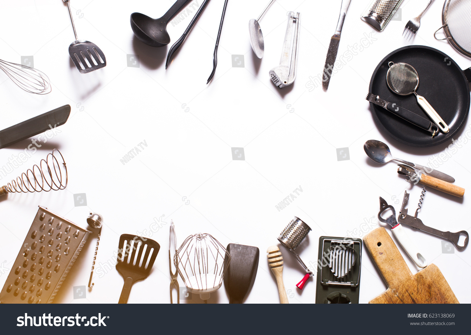 68,425 Kitchen ware background Images, Stock Photos & Vectors ...