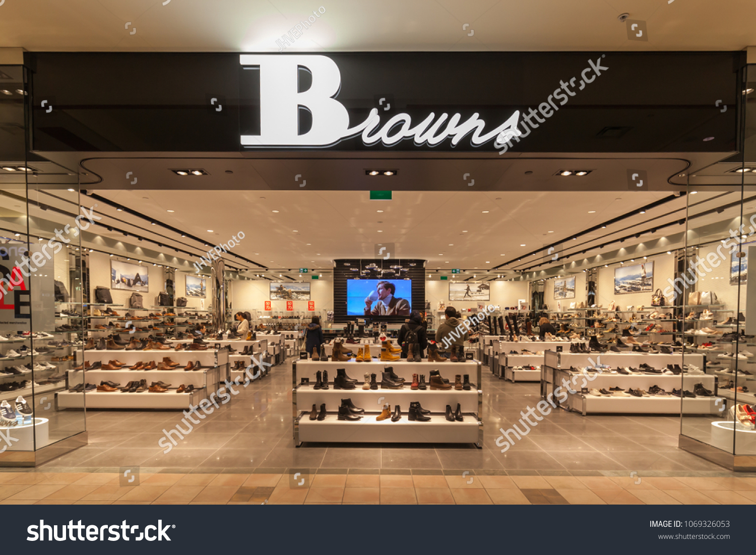 vaughan mills mall shoe stores