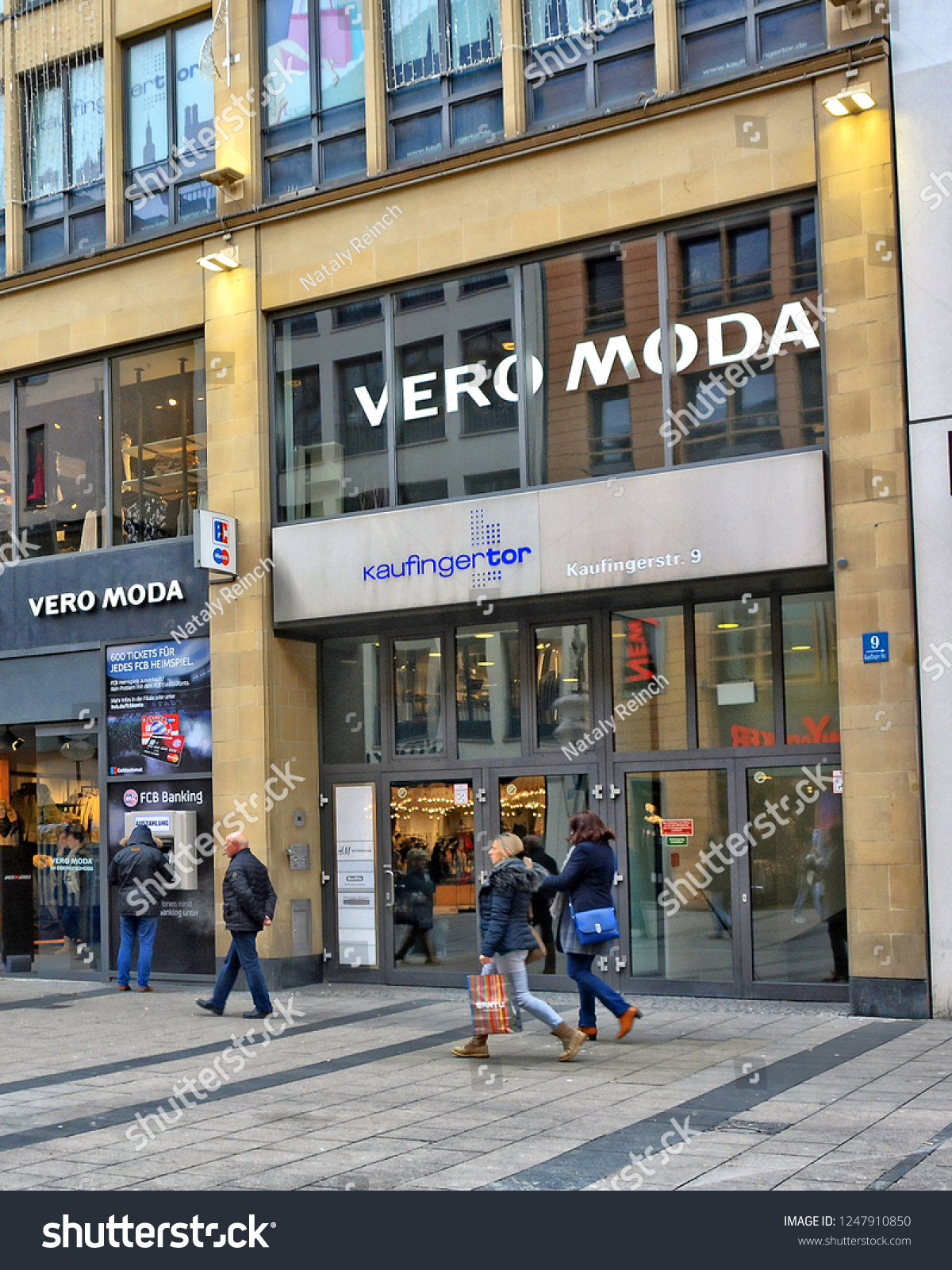 peper Tact parfum Vero Moda Store Shopping Bavaria Women Stock Photo (Edit Now) 1247910850