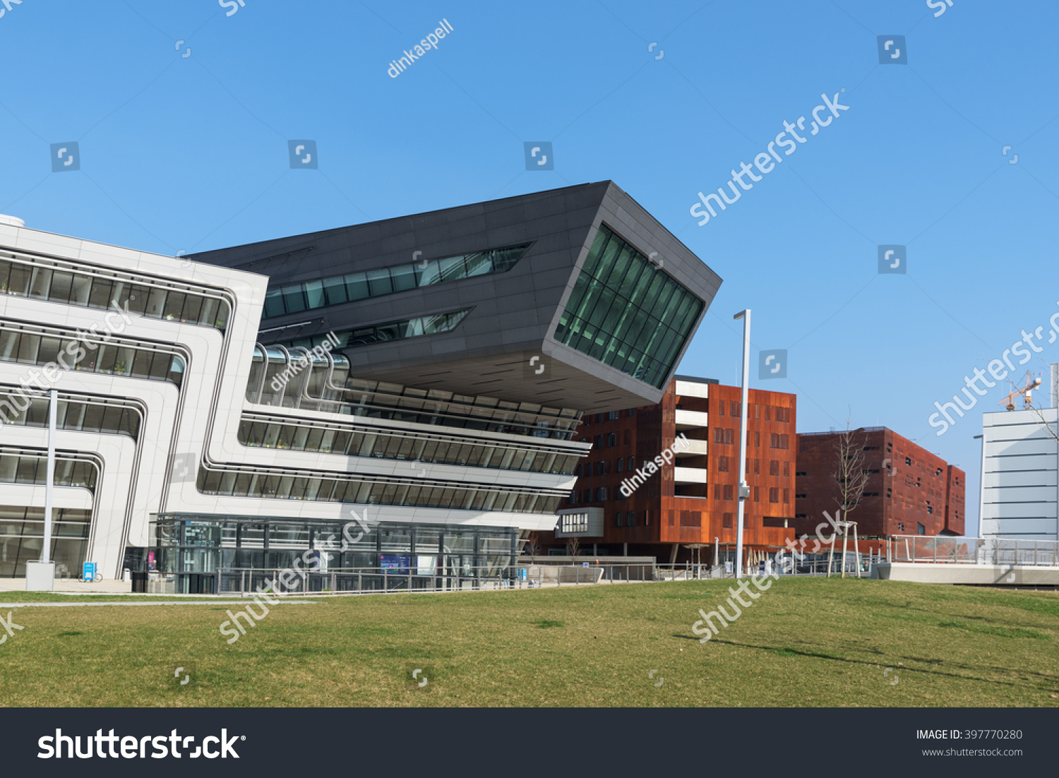 186 Campus Wu Images, Stock Photos & Vectors 