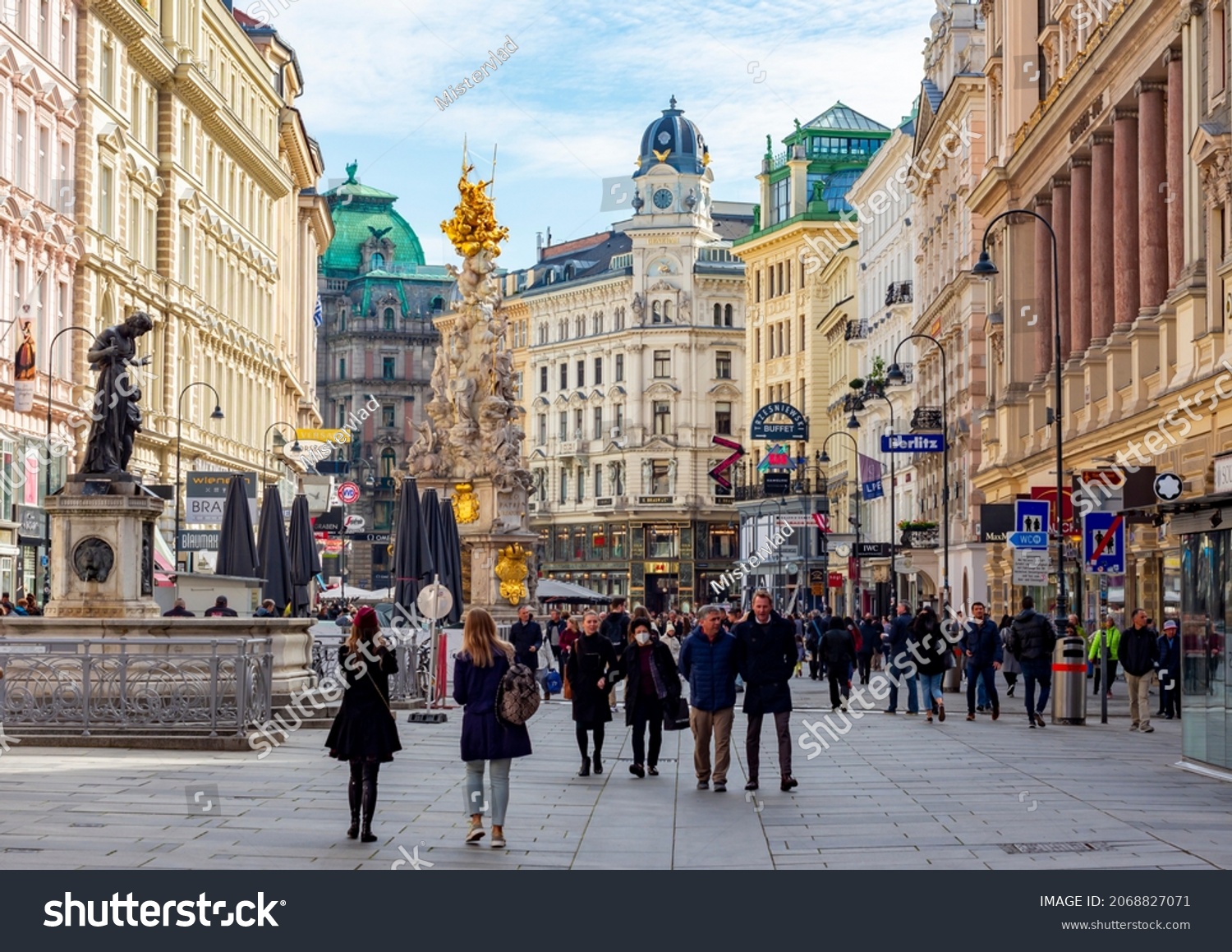 49,103 Tourists vienna Images, Stock Photos & Vectors | Shutterstock