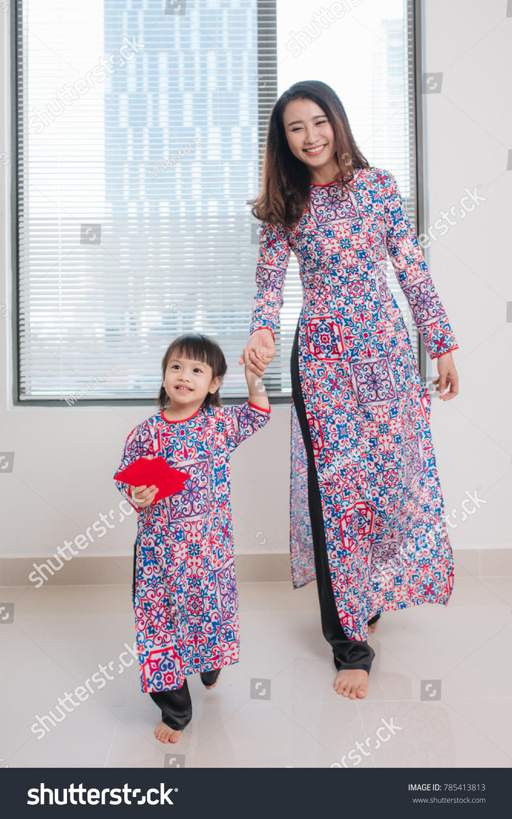 traditional dresses for mother and daughter