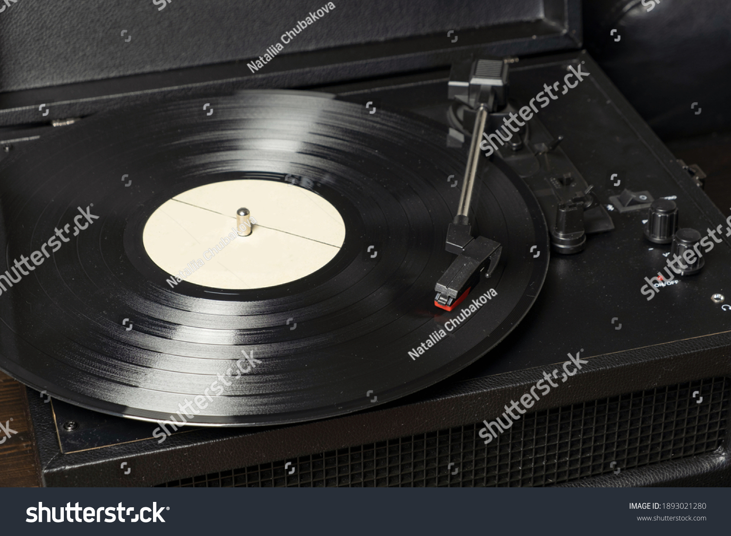 207,186 Record_player Images, Stock Photos & Vectors | Shutterstock