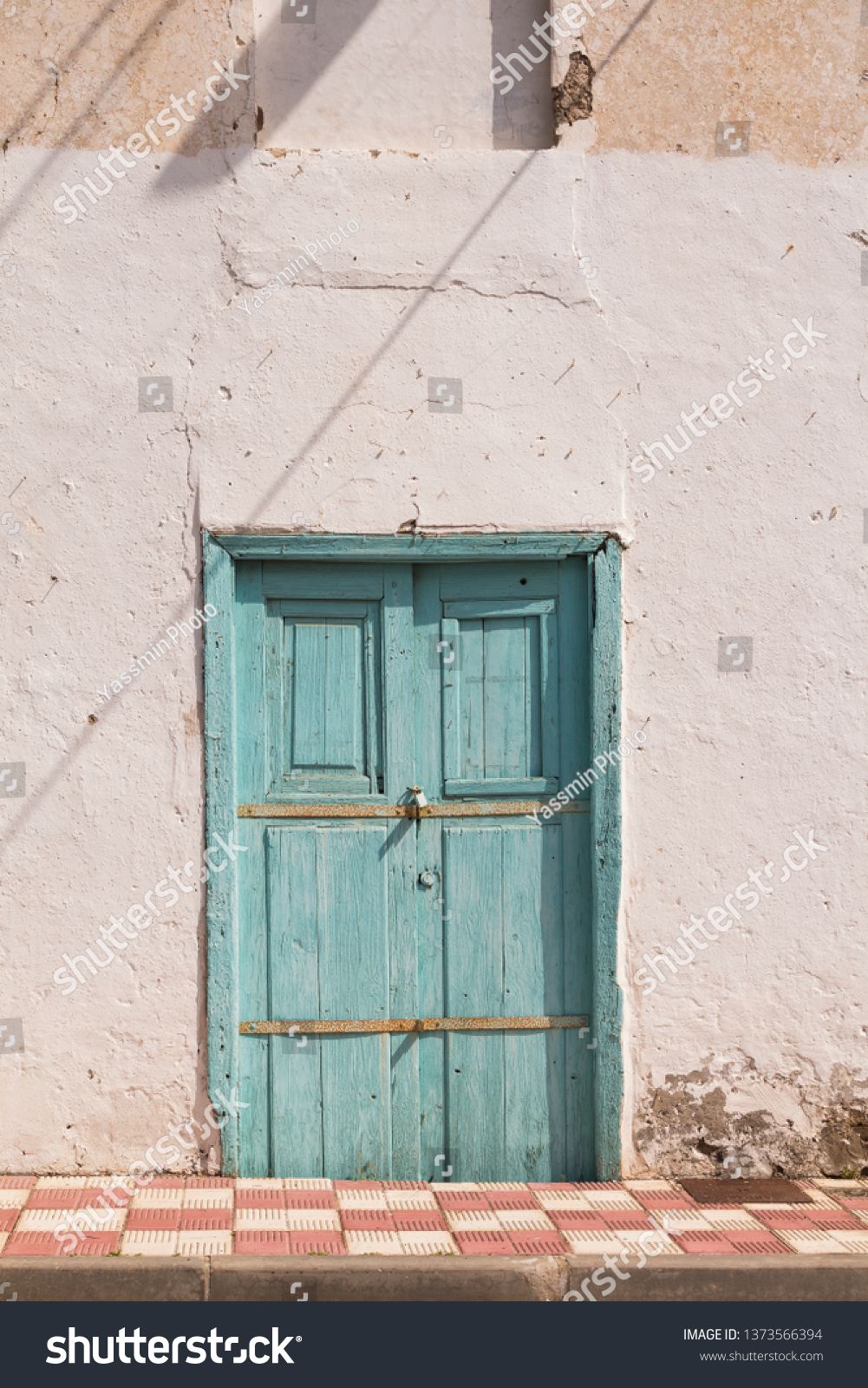 Wall White House Bright Blue Wooden Buildings Landmarks