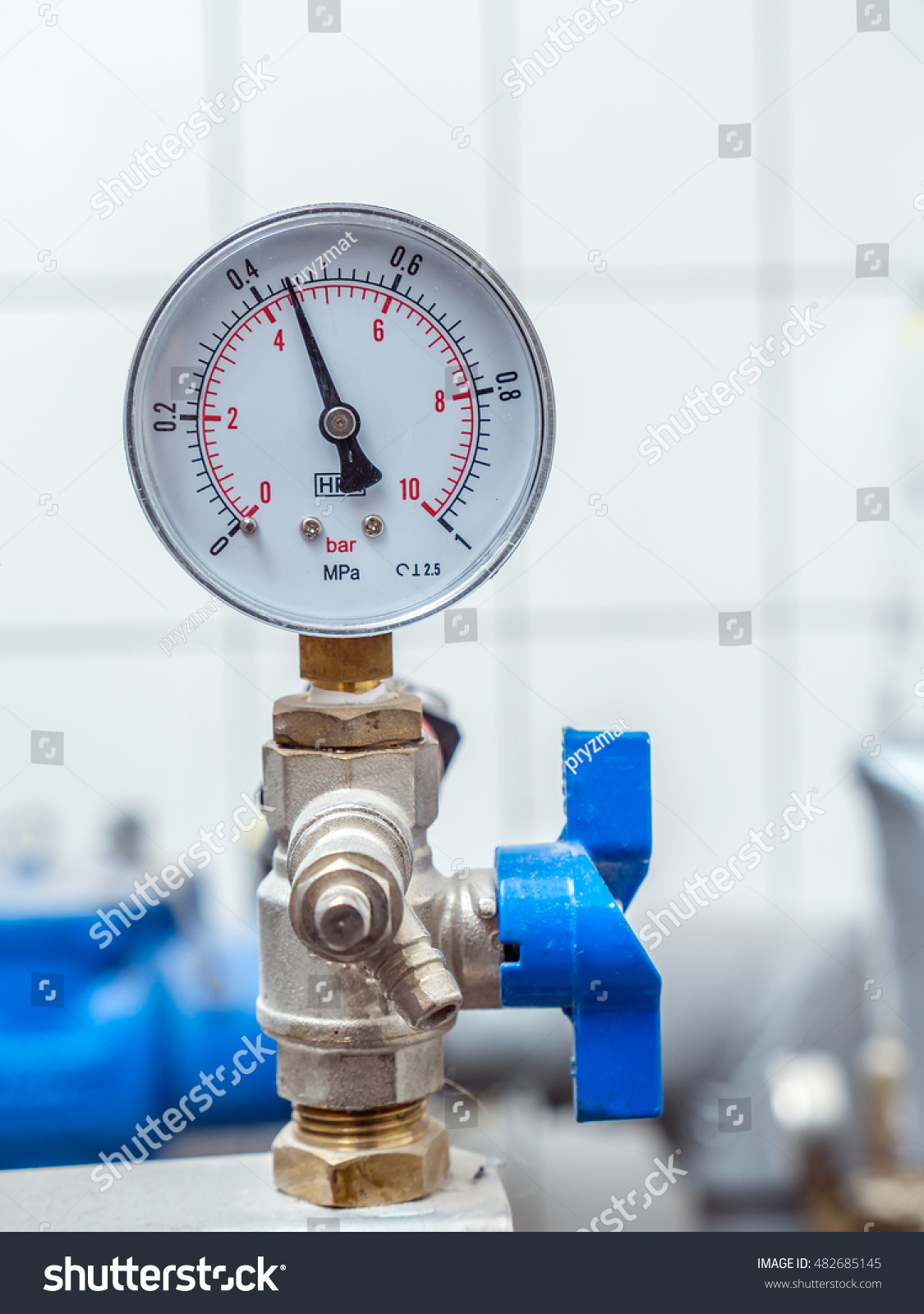 water in pressure gauge