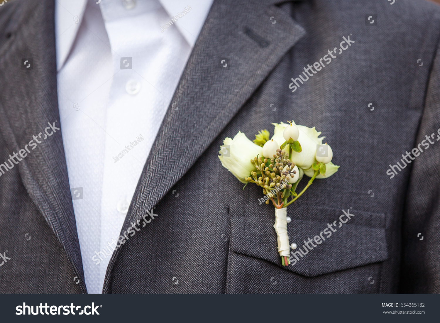 Boutonniere groom - a symbol of celebration Boutonniere groom - a symbol of celebration