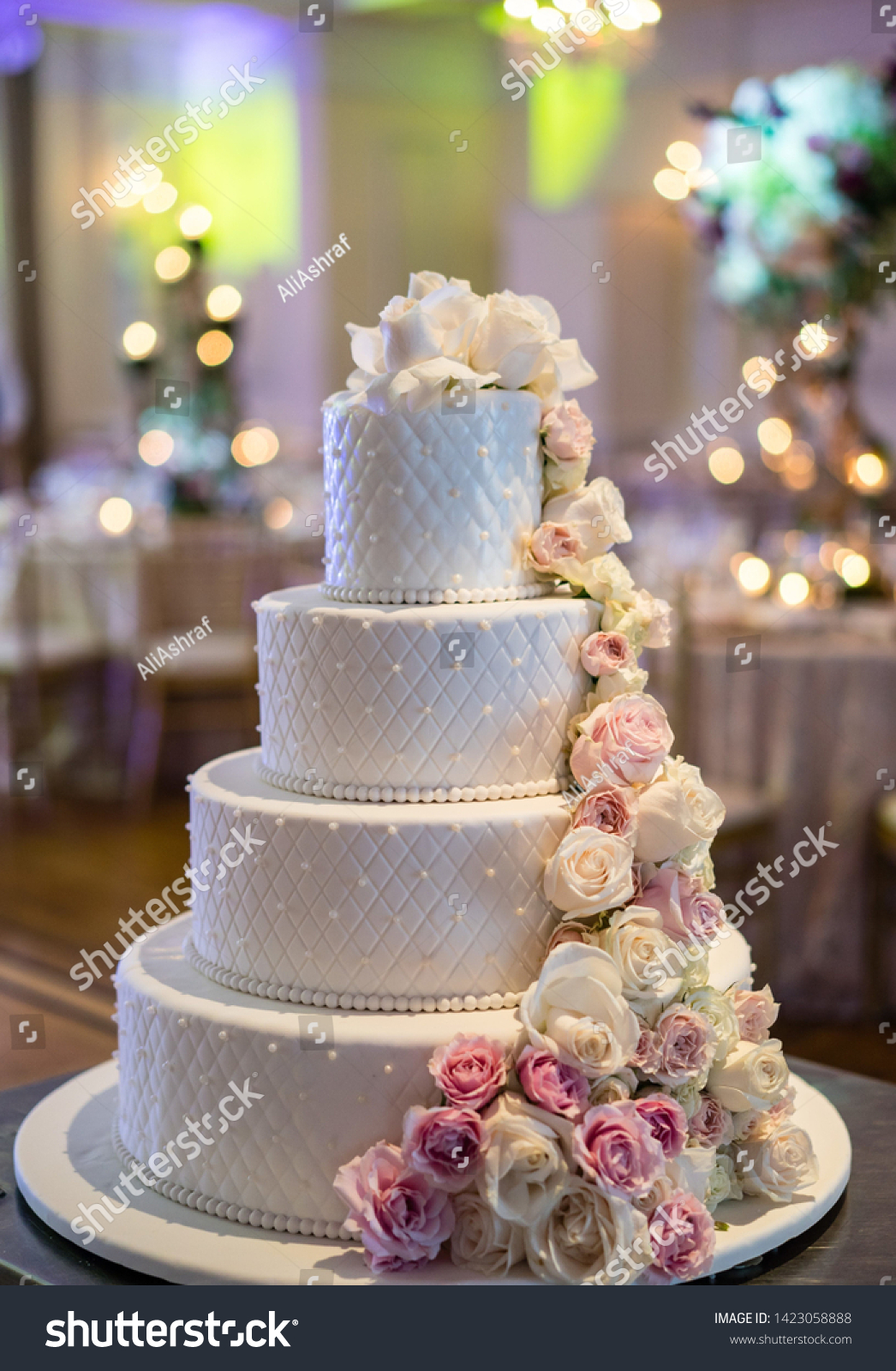 Gateau De Mariage Indien Blanc Et Photo De Stock Modifiable