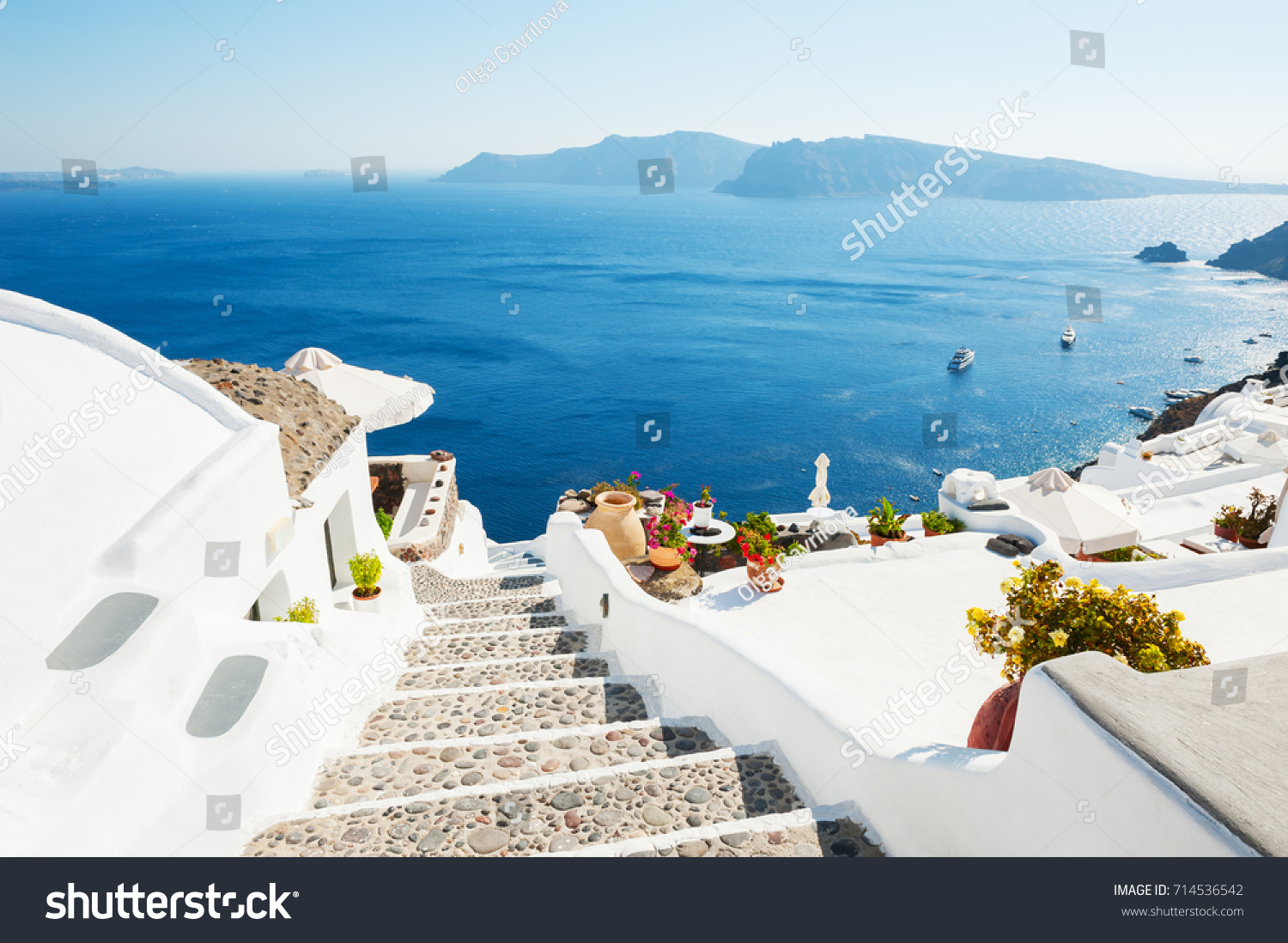 ギリシャのサントリーニ島にある白い建築 美しい夏の風景 海の景色 の写真素材 今すぐ編集