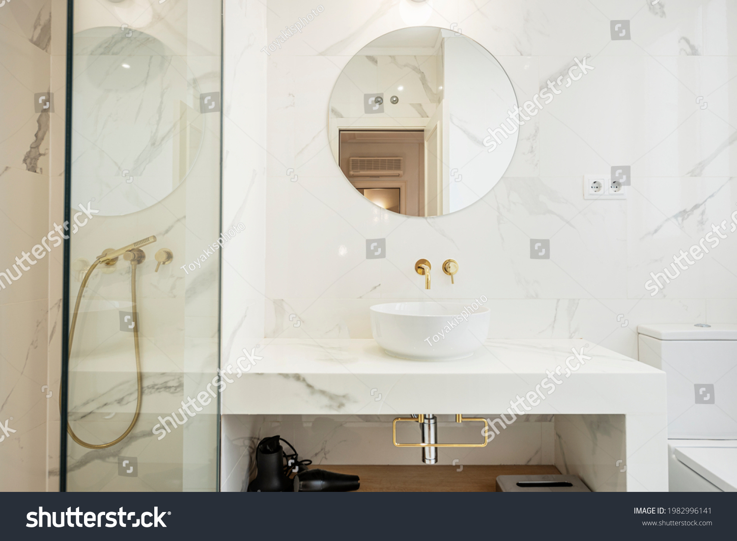 27,272 Gold bathroom Images, Stock Photos & Vectors | Shutterstock