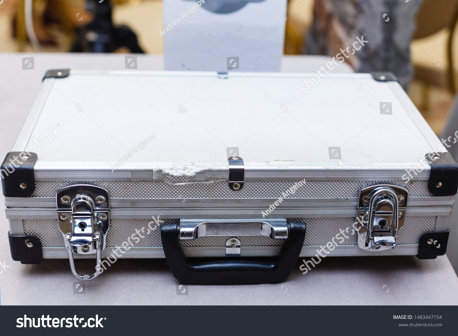 locking metal briefcase