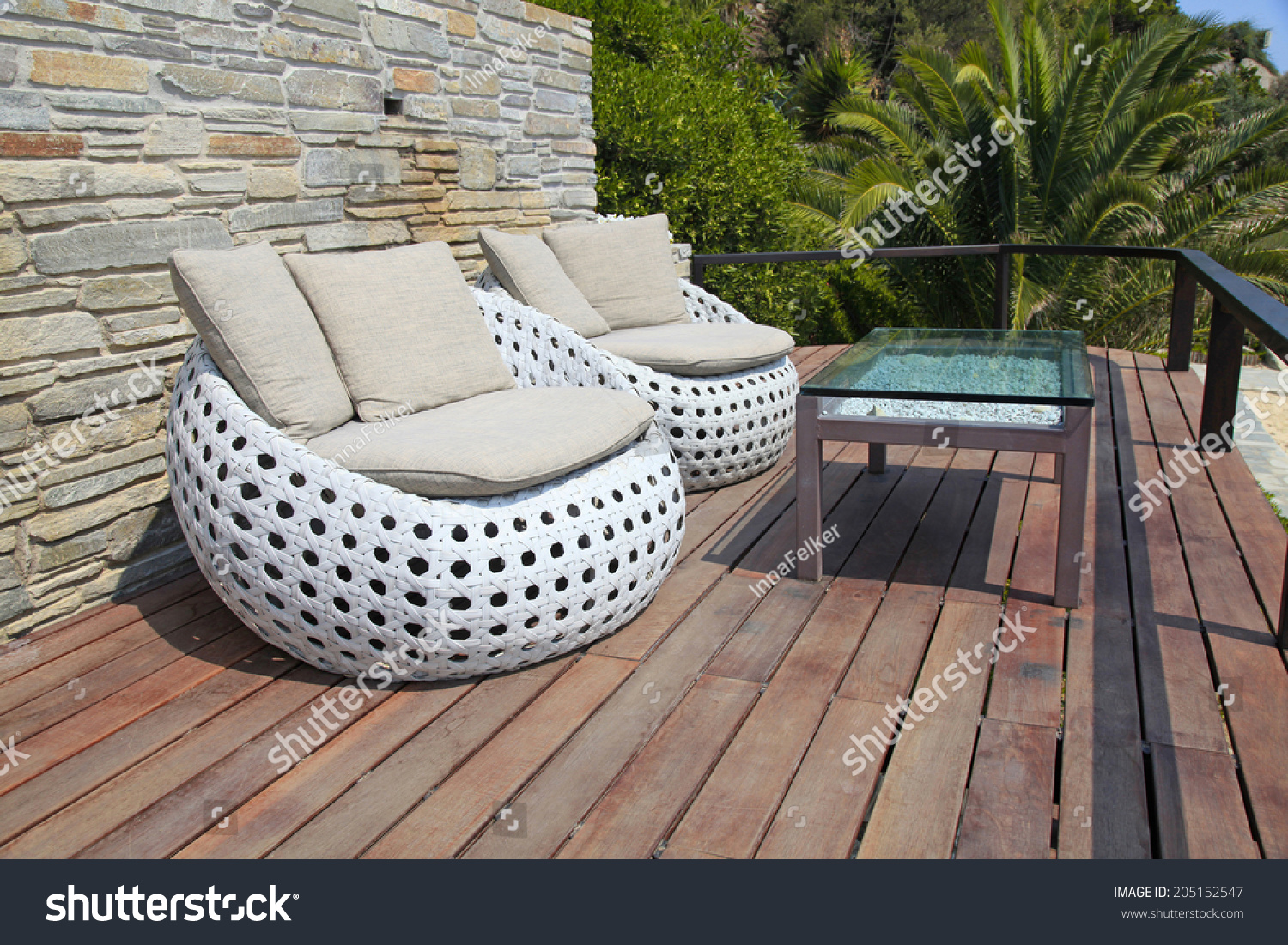 White Outdoor Furniture Round Rattan Armchairs : photo de stock