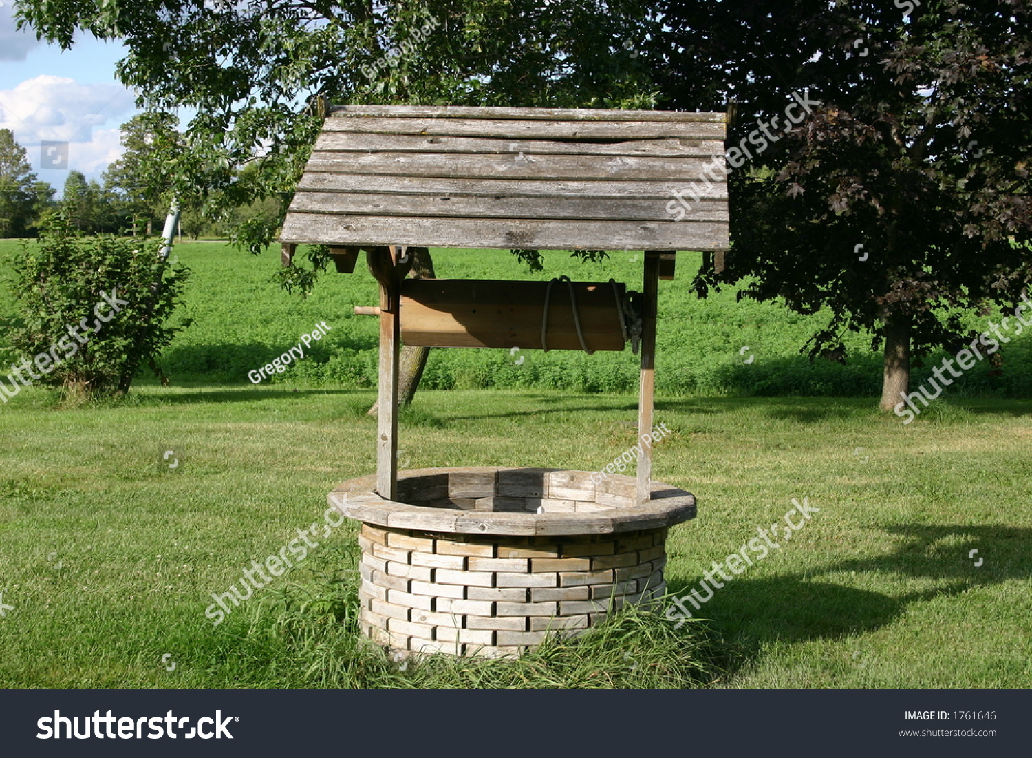 Wishing Well Stock Photo 1761646 | Shutterstock