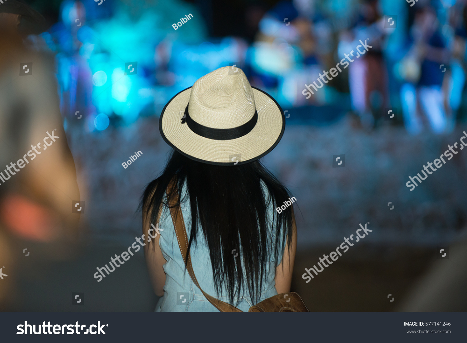 wearing hats at night