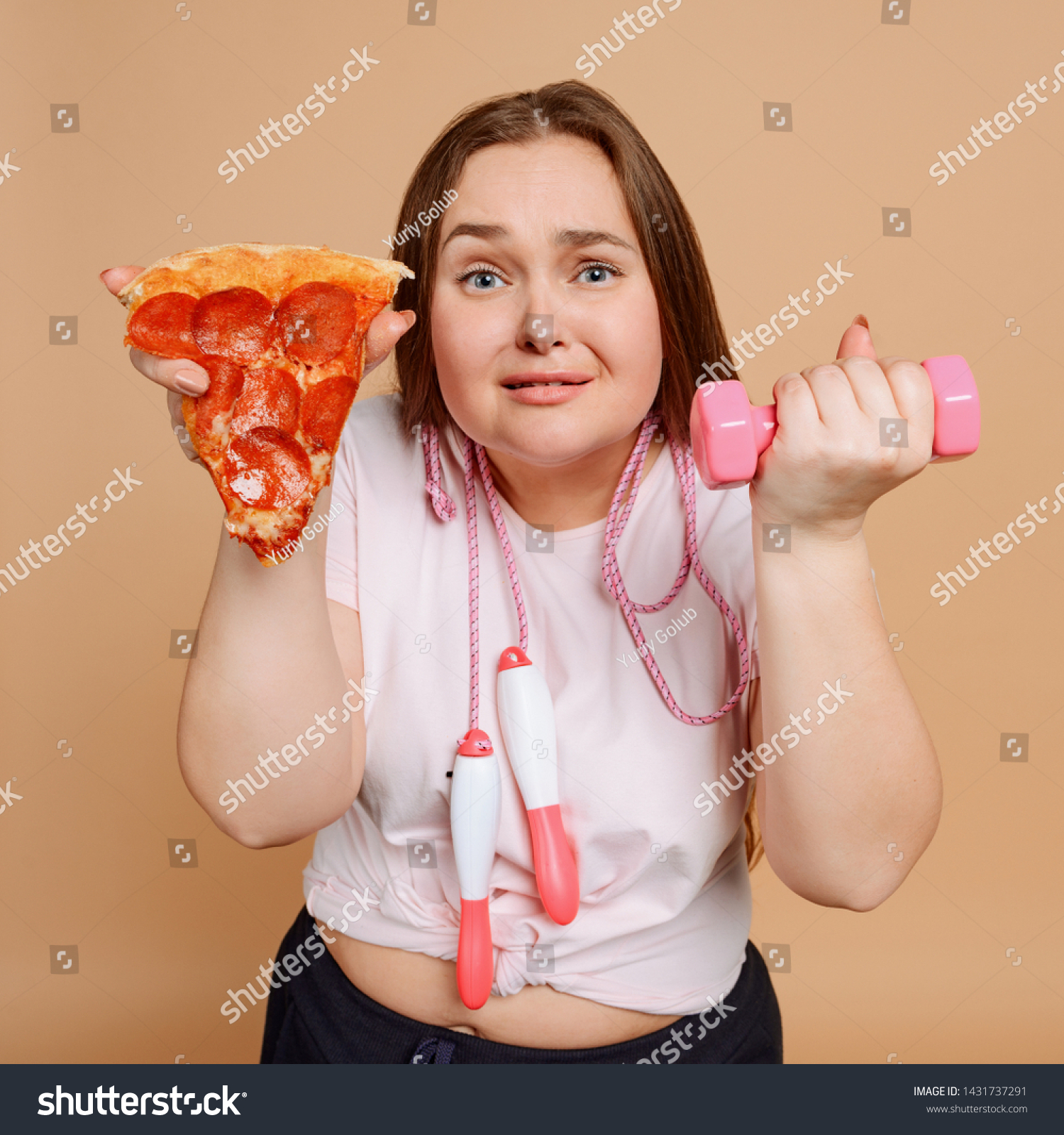 Fit pizza girl