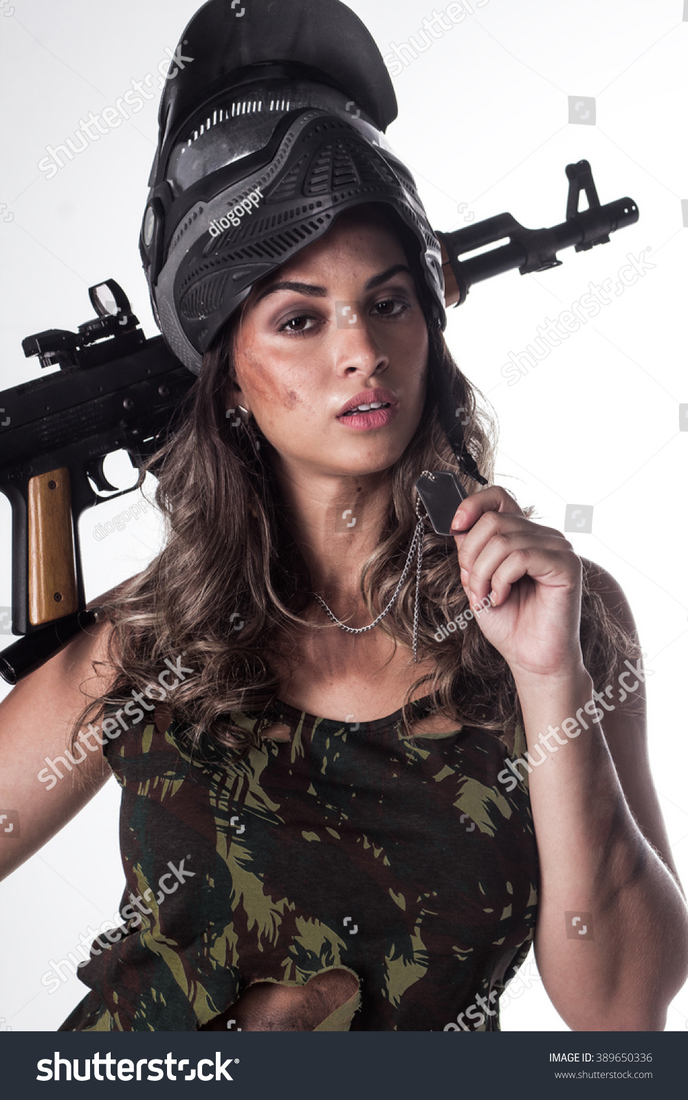Photography women in brazil posing with guns foto 569