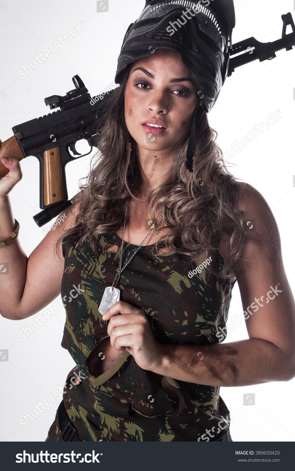 Photography women in brazil posing with guns foto 836