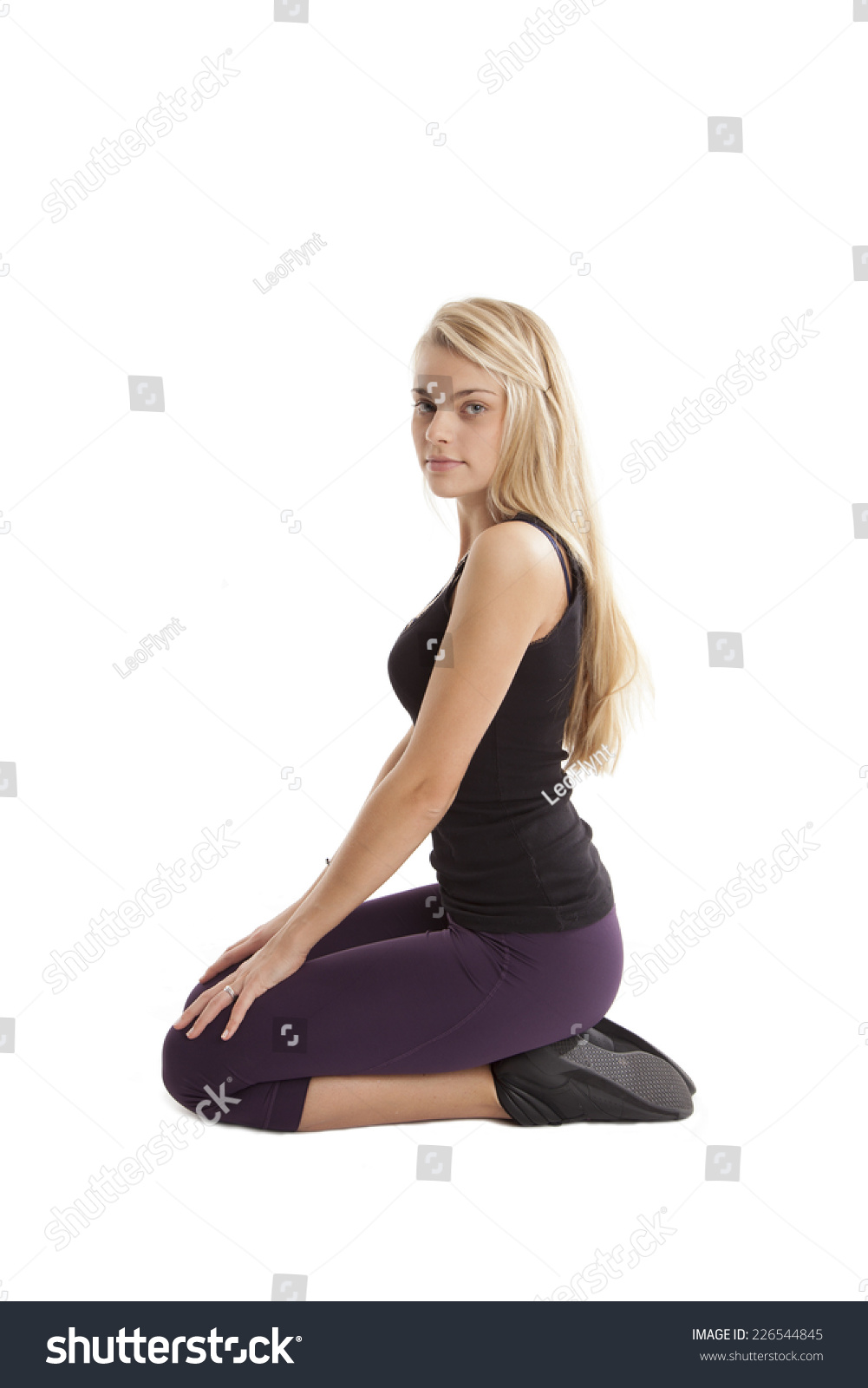 Woman Kneeling Pose 5493