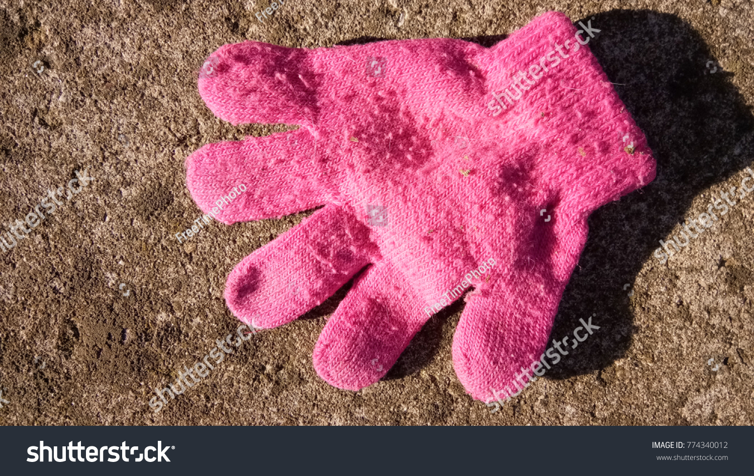 ladies pink wool gloves