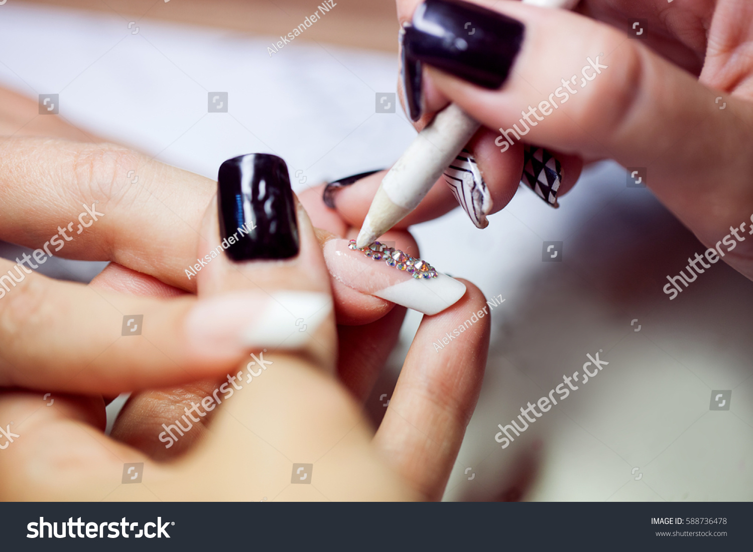 Drawing on nails Drawing on nails