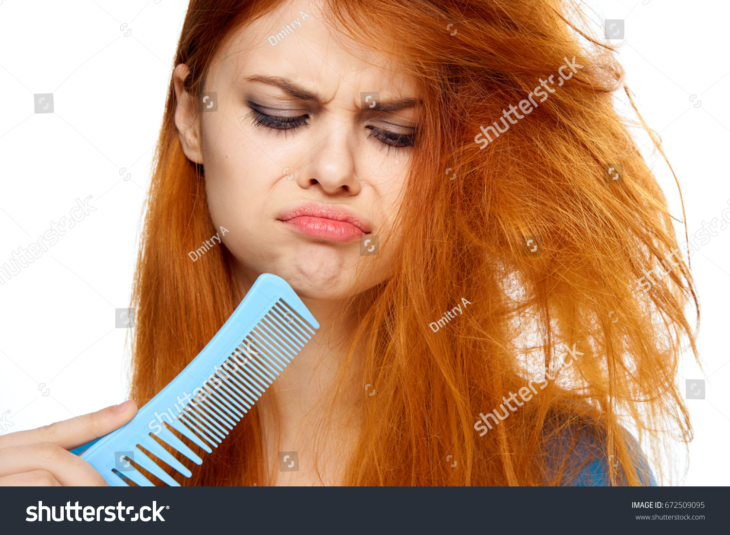 Woman Comb Tangled Hair Stock Photo 672509095 | Shutterstock