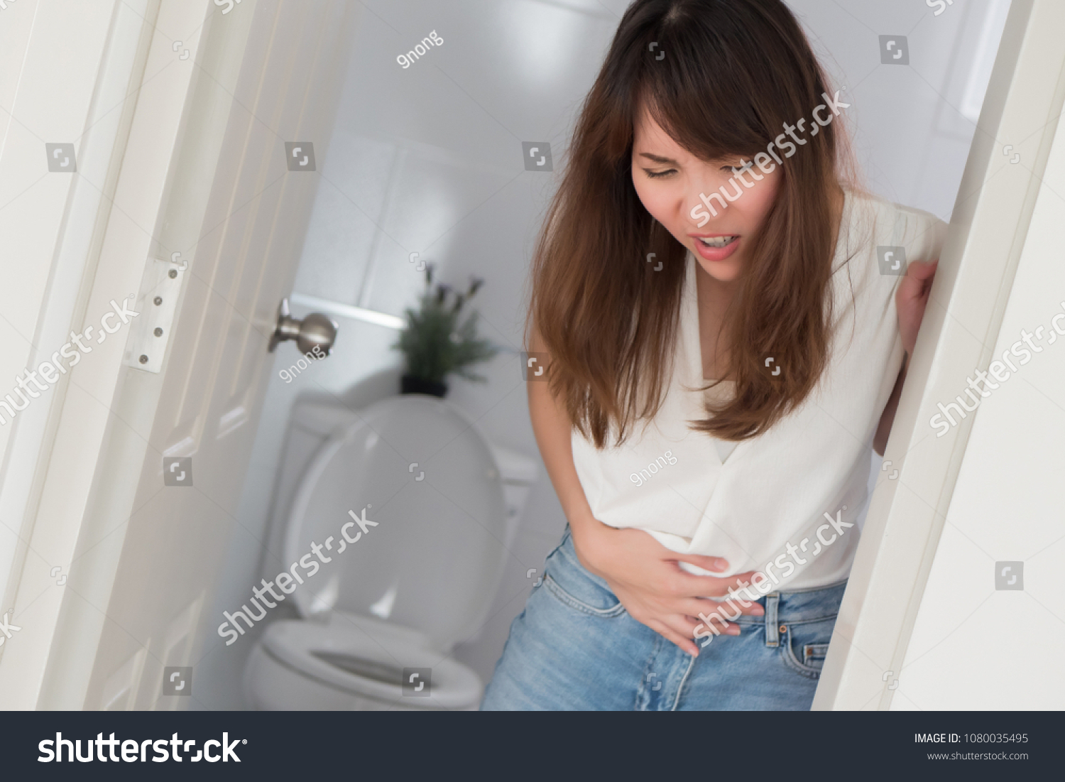 2,931 Asian girl on the toilet Images, Stock Photos & Vectors ...