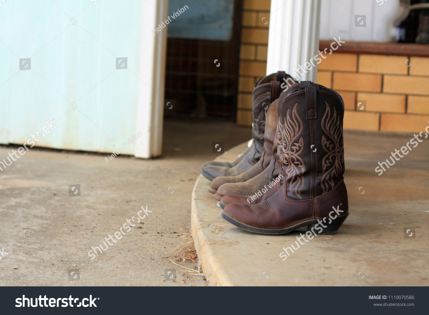 womens used cowboy boots