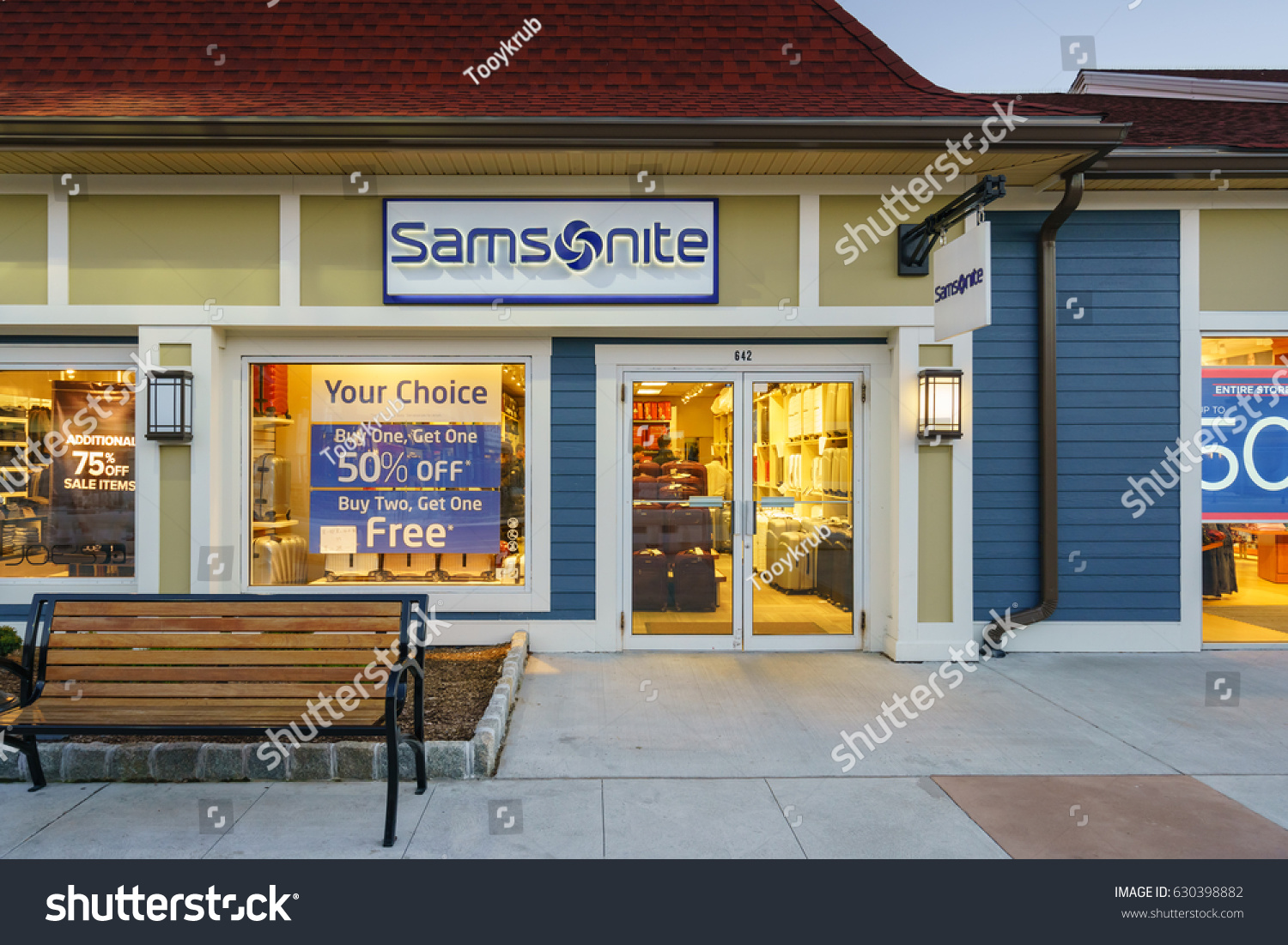 premium outlet samsonite