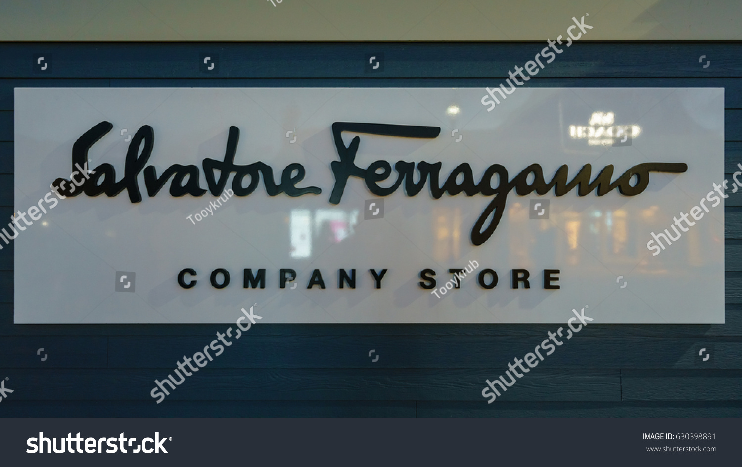 salvatore ferragamo factory outlet