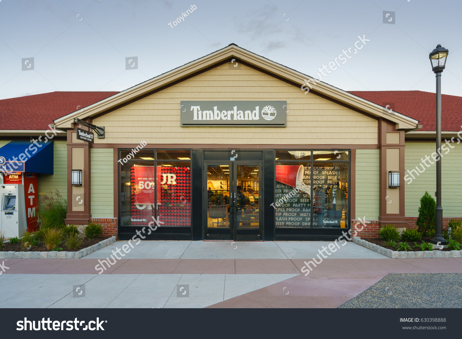 woodbury commons timberland outlet