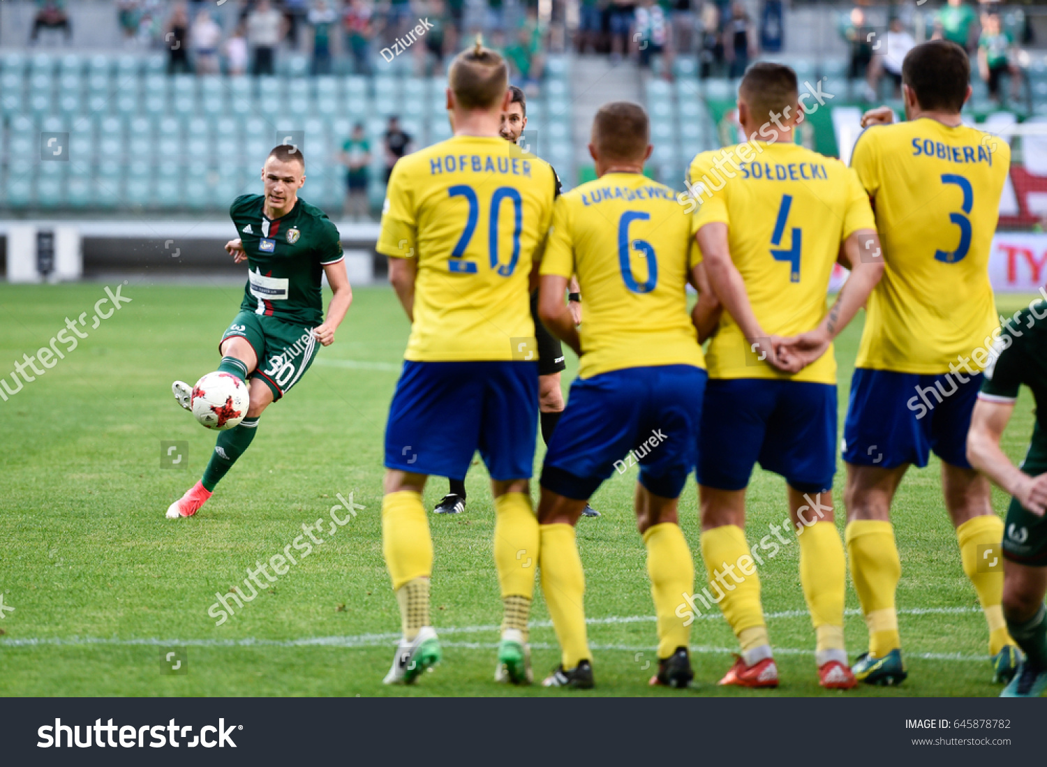 longest free kick wall in football history