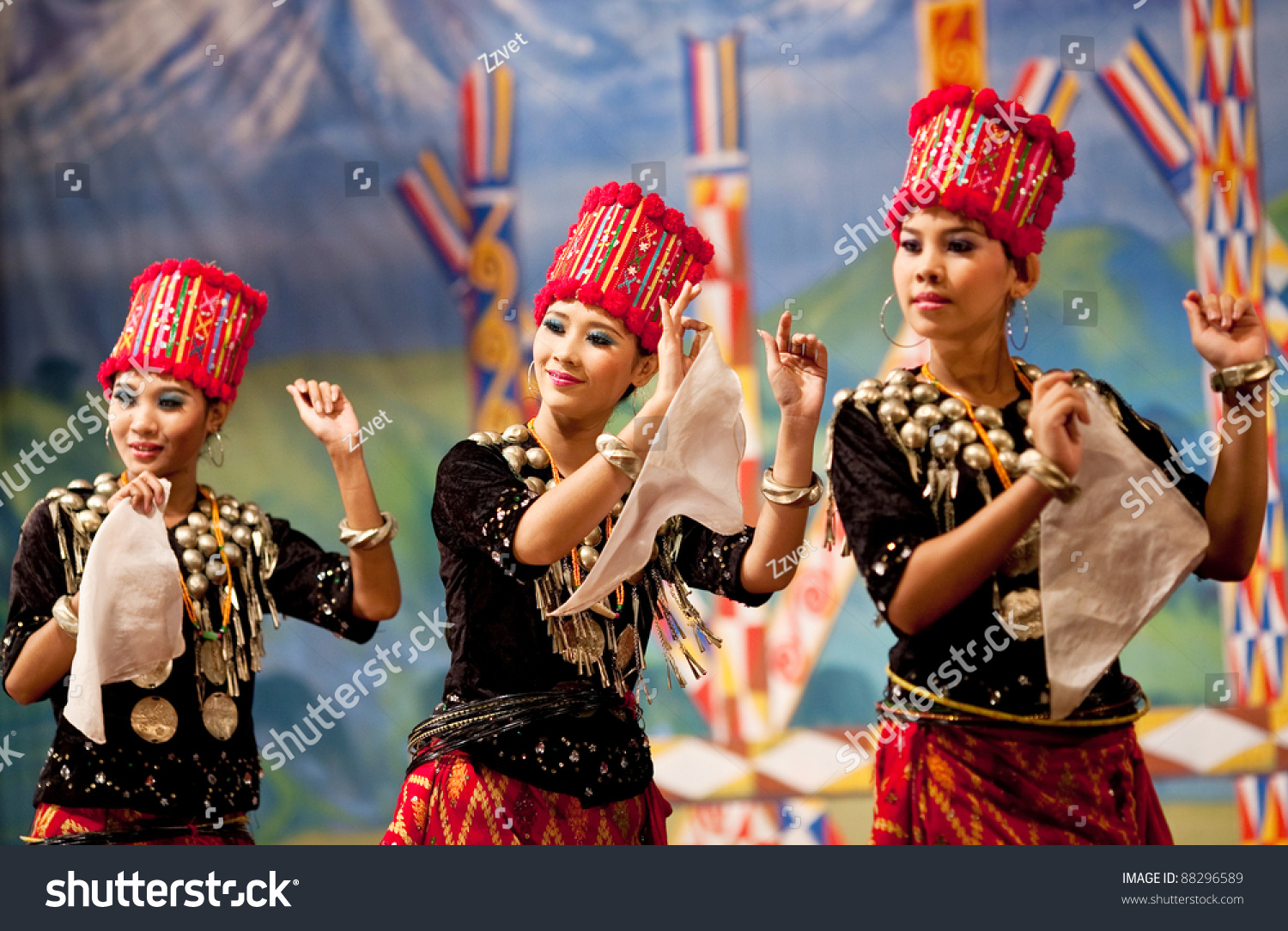 Yangon Myanmar January 25 Unidentified Dancers Stock Photo 88296589 ...